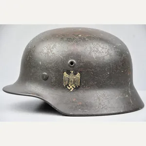 M40 army (Heer) single decal steel helmet Q66