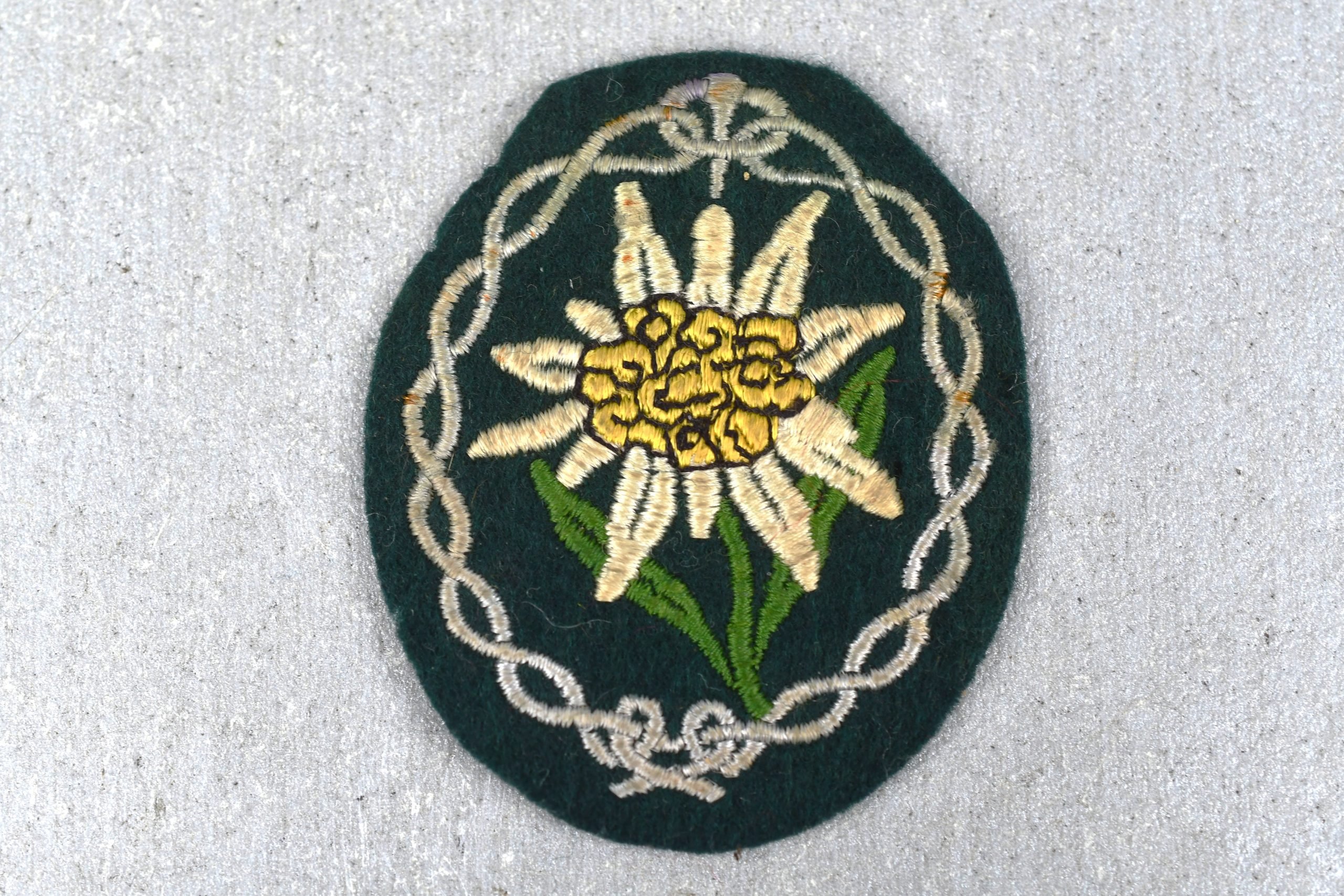 Army (Heer) mountain trooper 'Gebirgsjäger' edelweiss sleeve badge