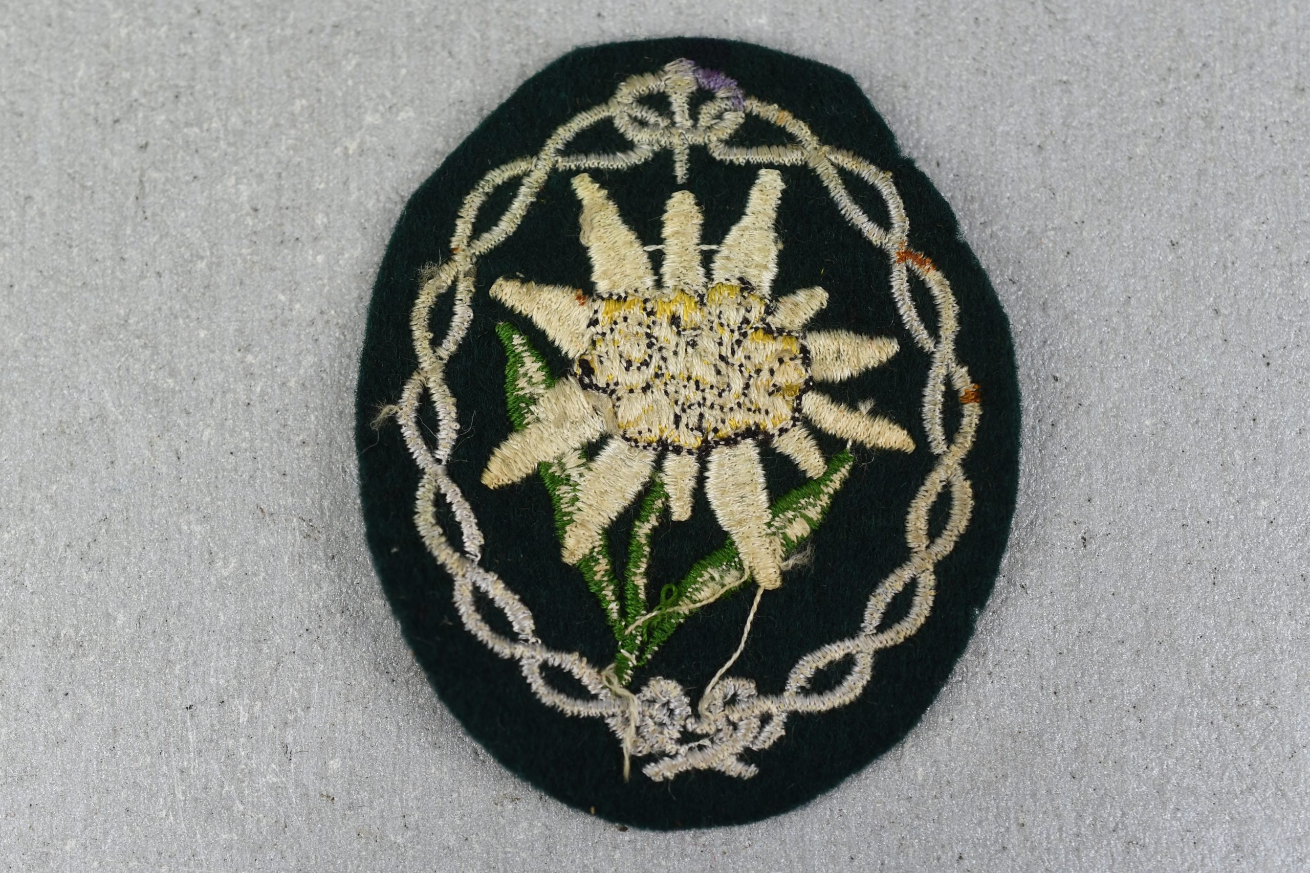 Army (Heer) mountain trooper 'Gebirgsjäger' edelweiss sleeve badge — image 2
