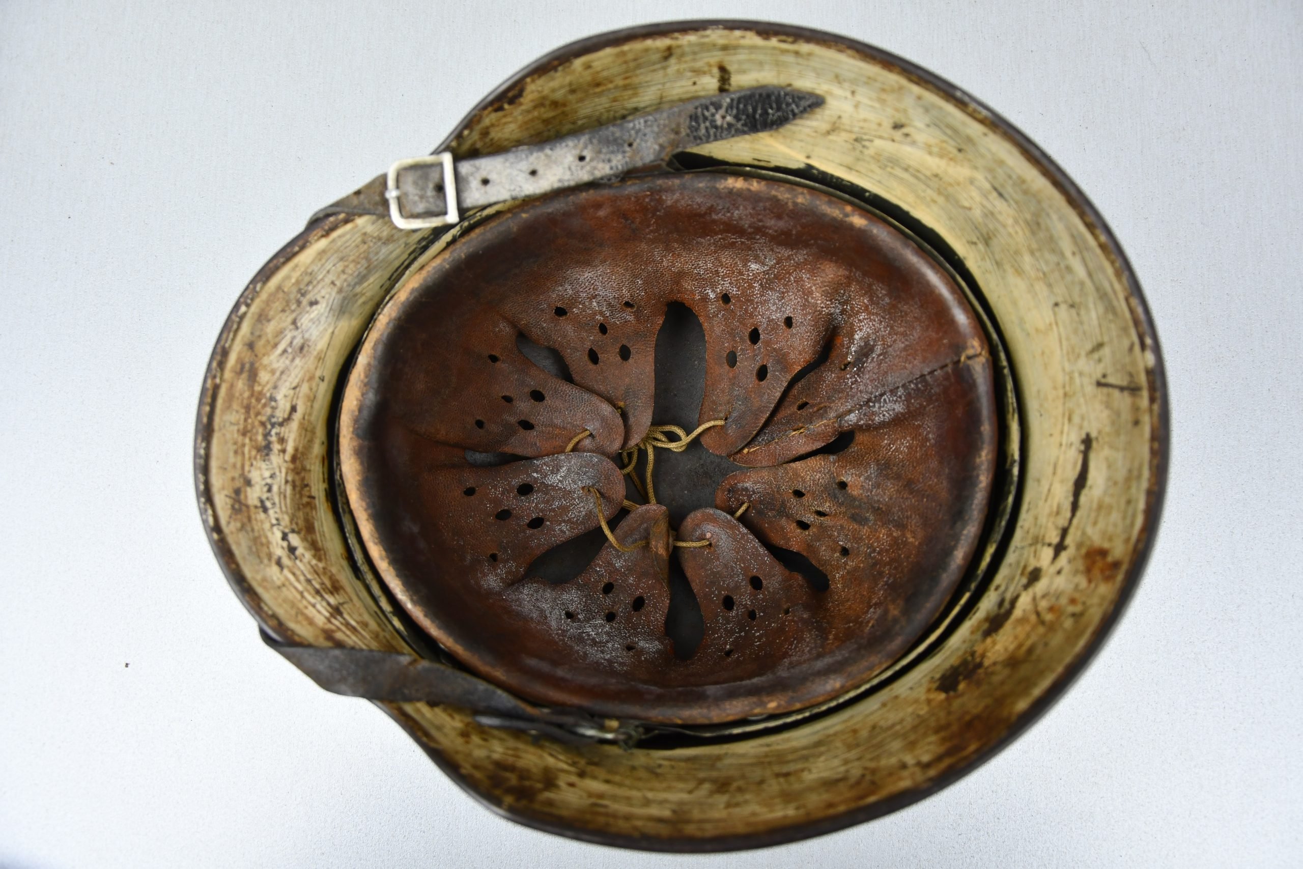 M40 Luftwaffe white winter camouflage helmet ET64 — image 15