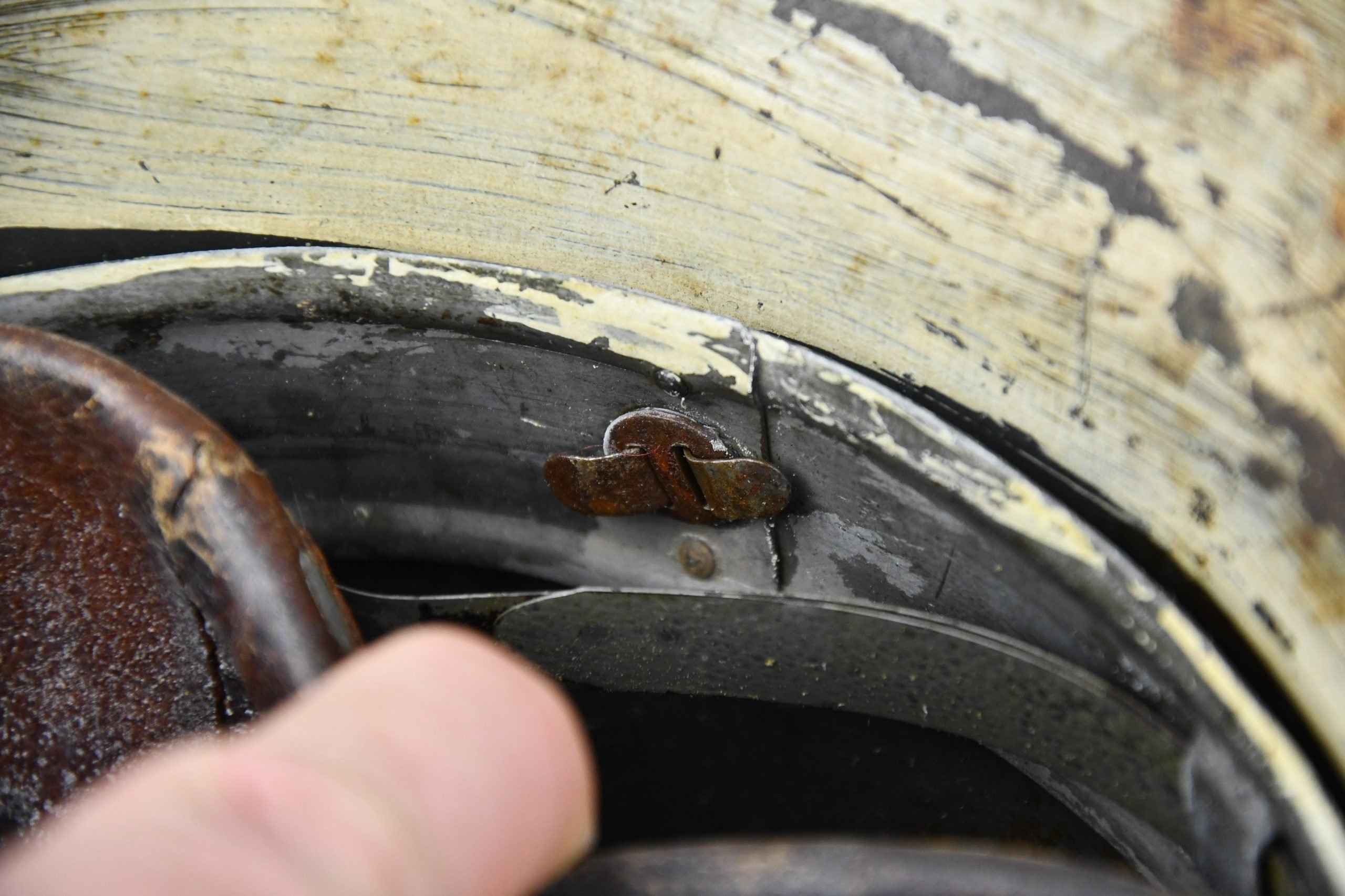 M40 Luftwaffe white winter camouflage helmet ET64 — image 26