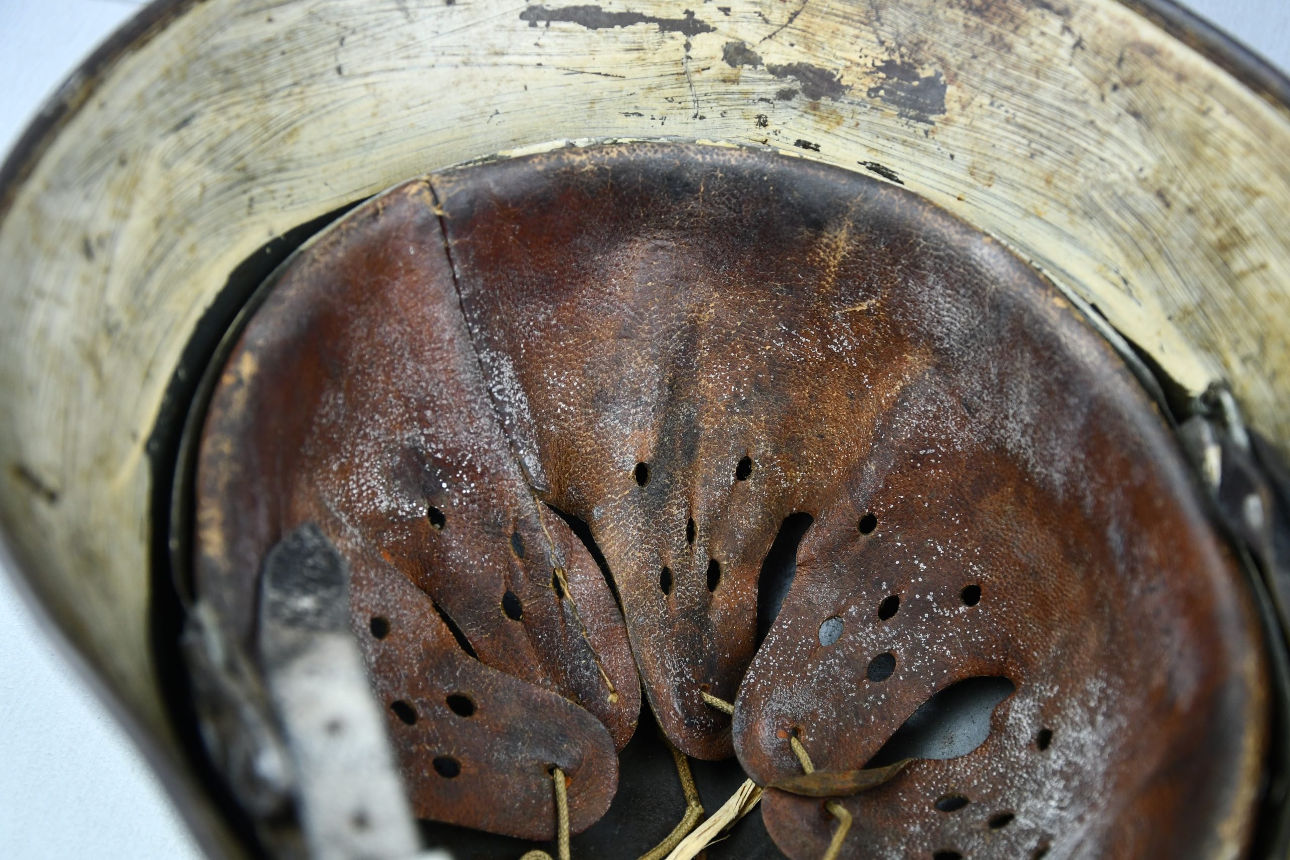 M40 Luftwaffe white winter camouflage helmet ET64 — image 29