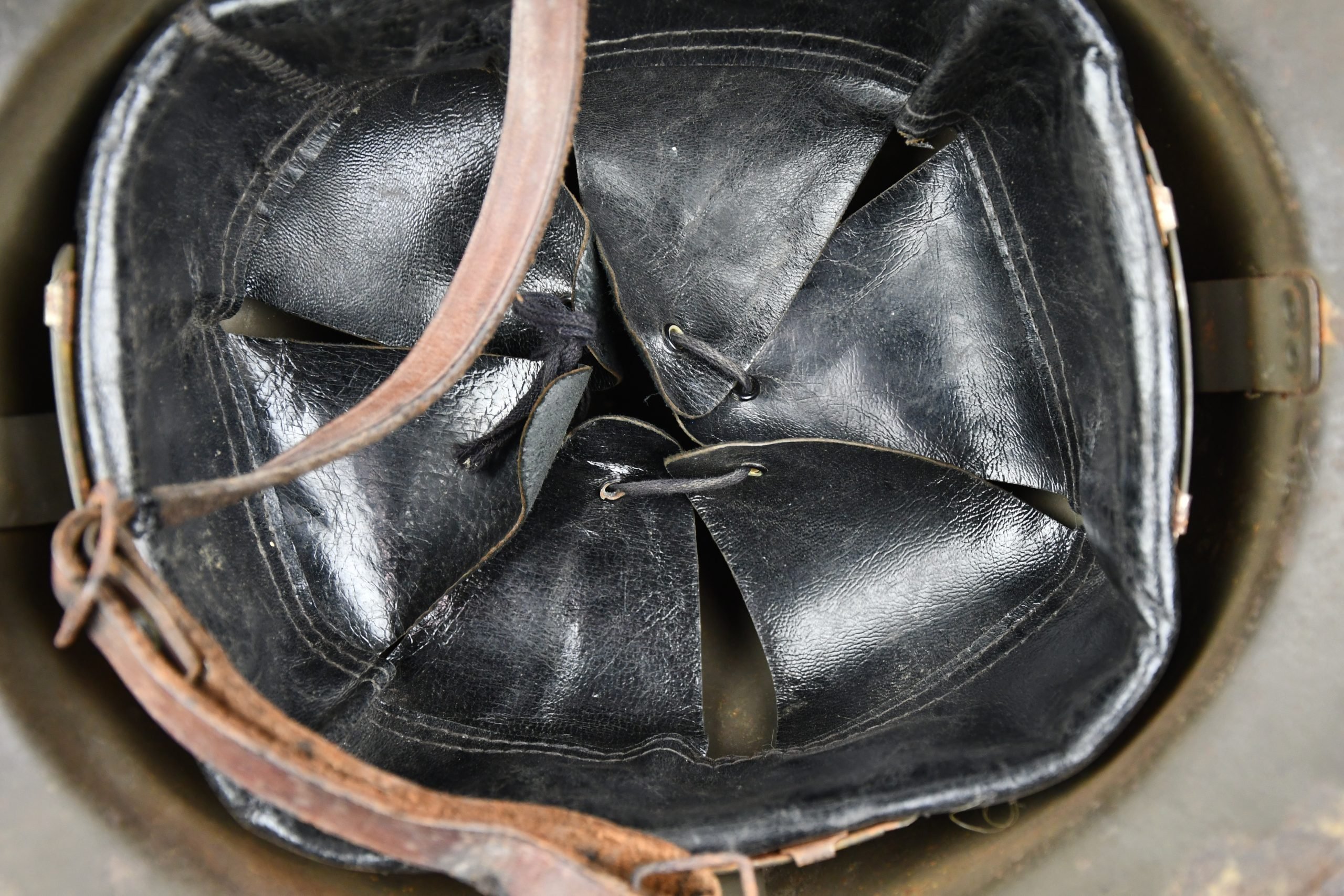 WW2 M1931 Belgian Adrian helmet by Lescaut big size 61 — image 10