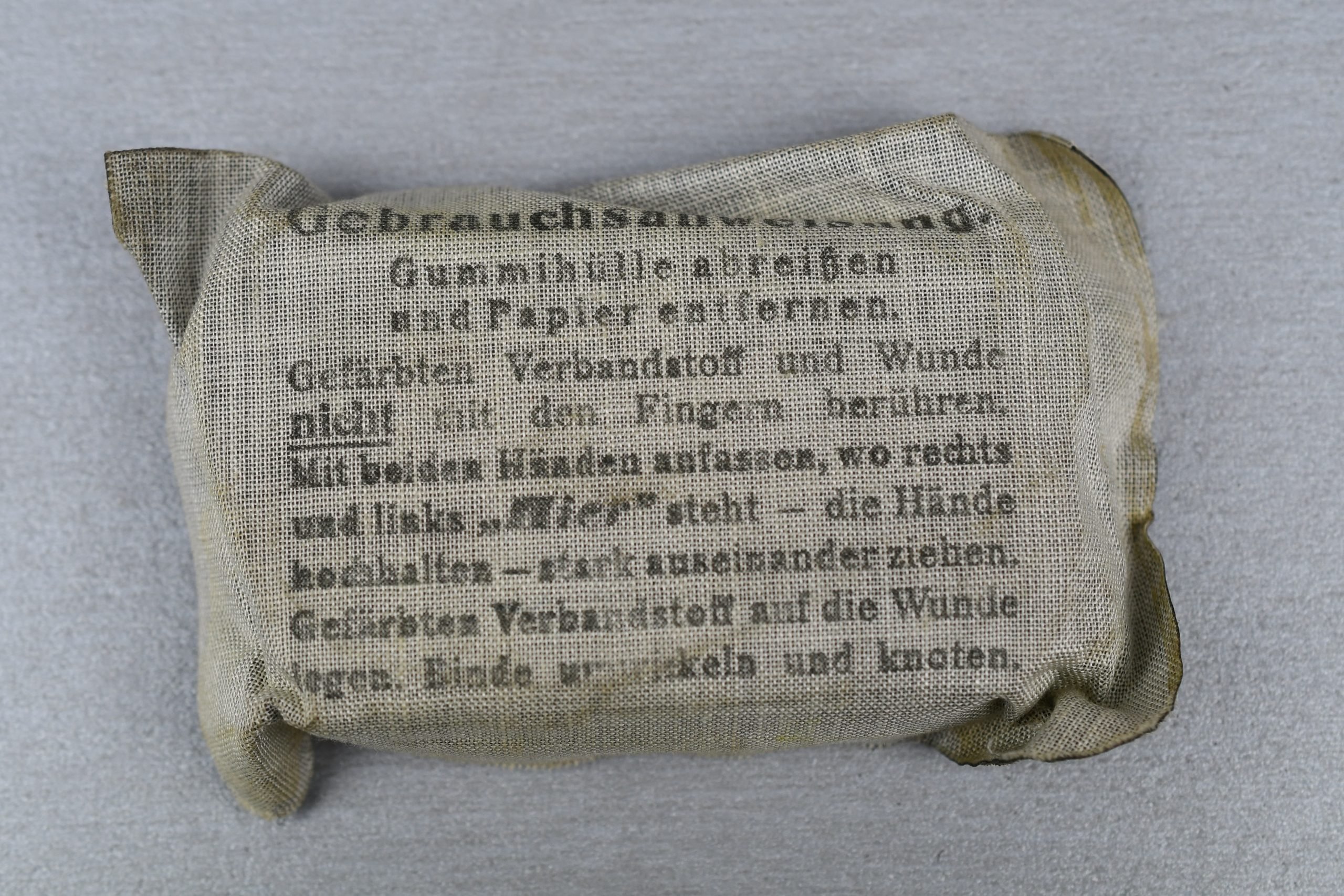 Small Wehrmacht first aid bandage by Dr. Degen & Kuth 1942 — image 2