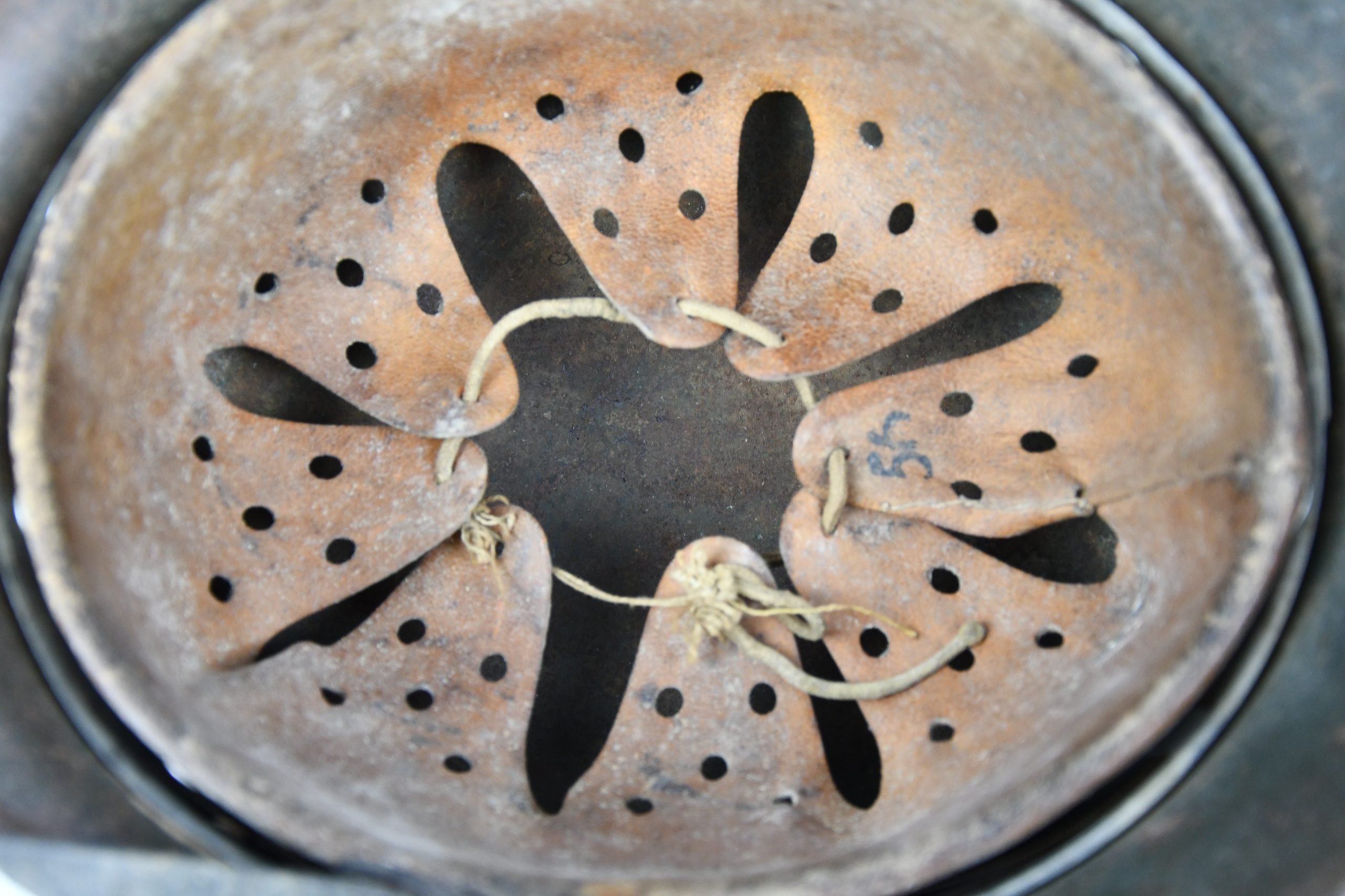 M40 army (Heer) 'Afrikakorps' tropical 'tan camouflage' steel helmet ET64 — image 9