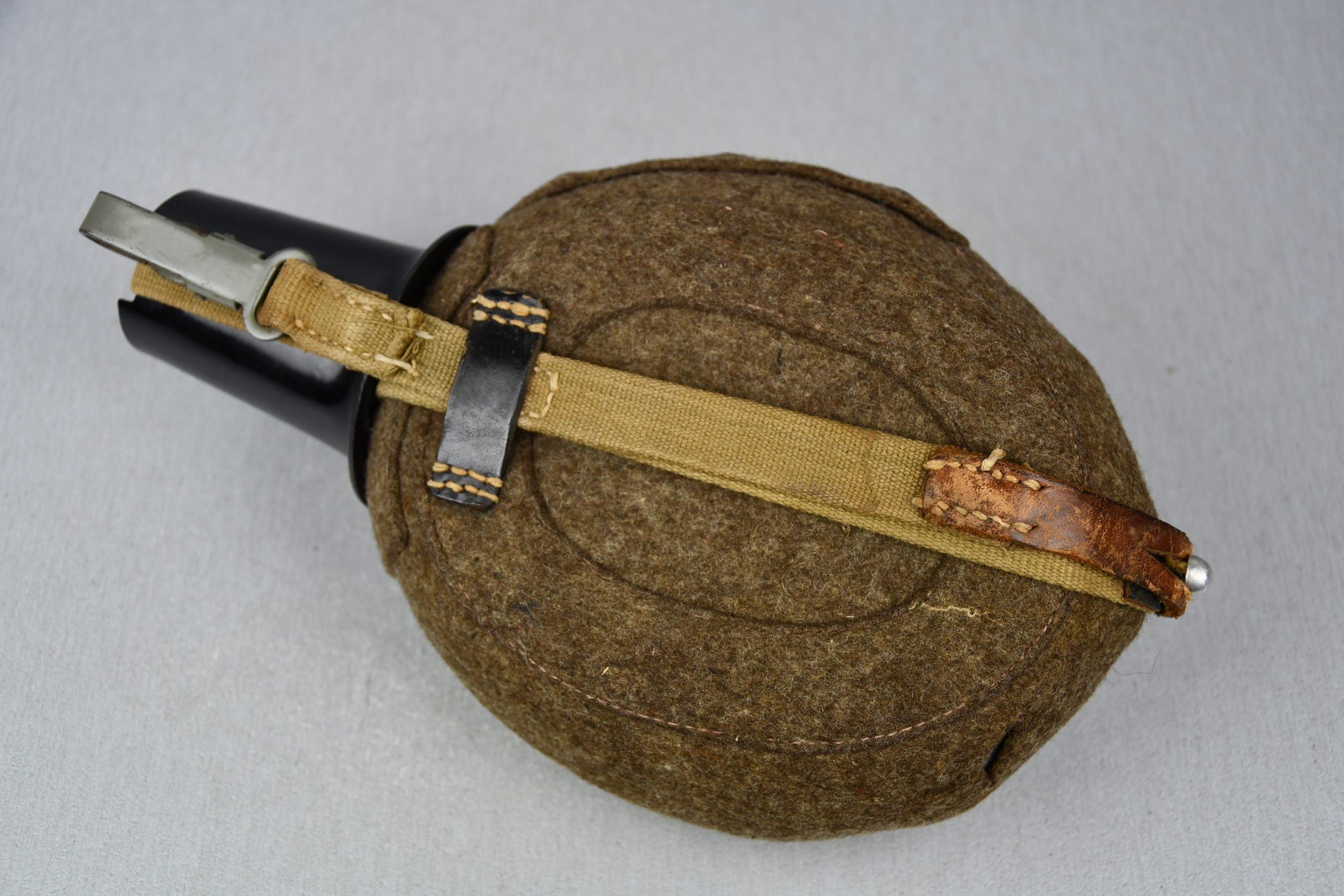 M31 Wehrmacht canteen with webbing strap with RBNr. — image 2
