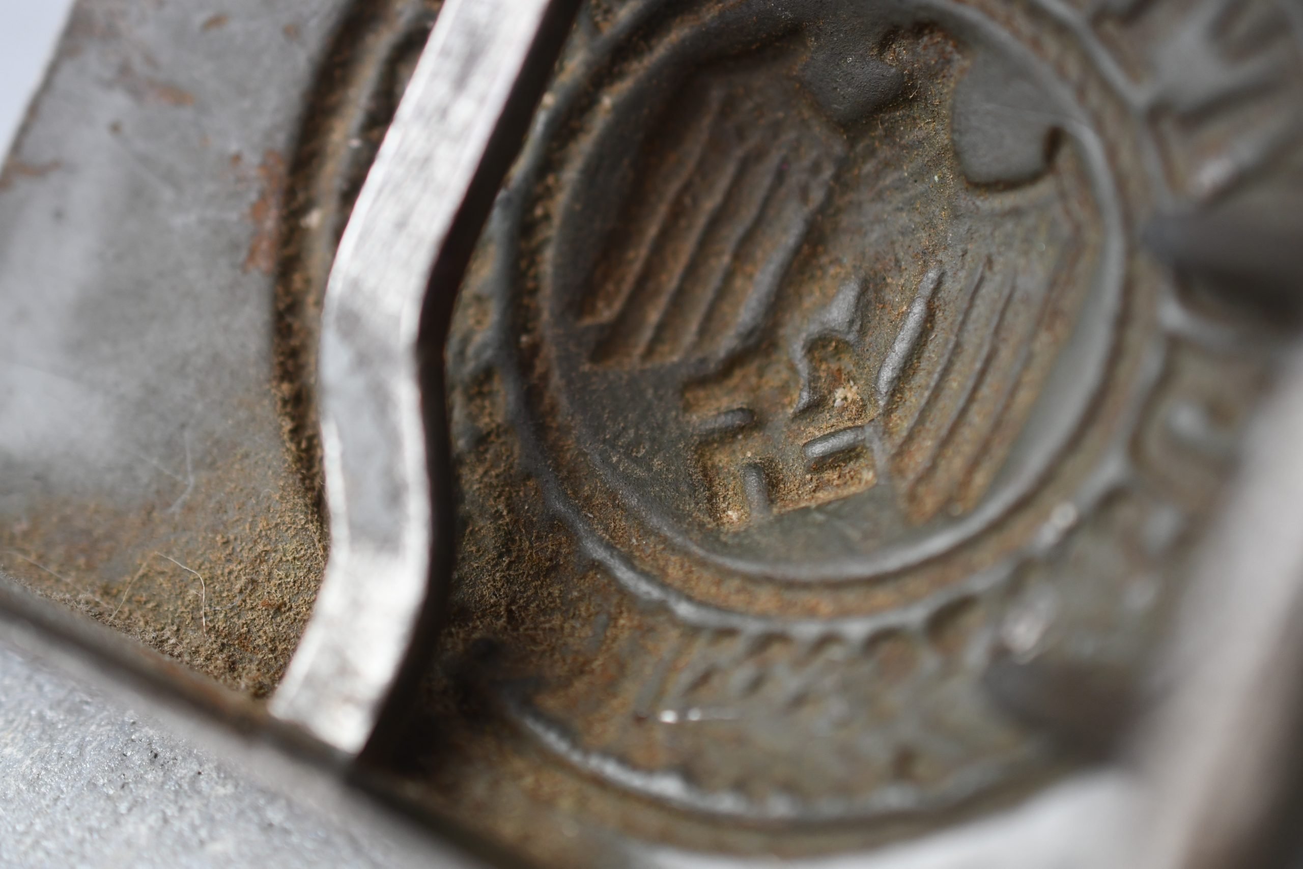 RARE Army (Heer) steel belt buckle by H. Aurich 1944 'curved bar catch' — image 4