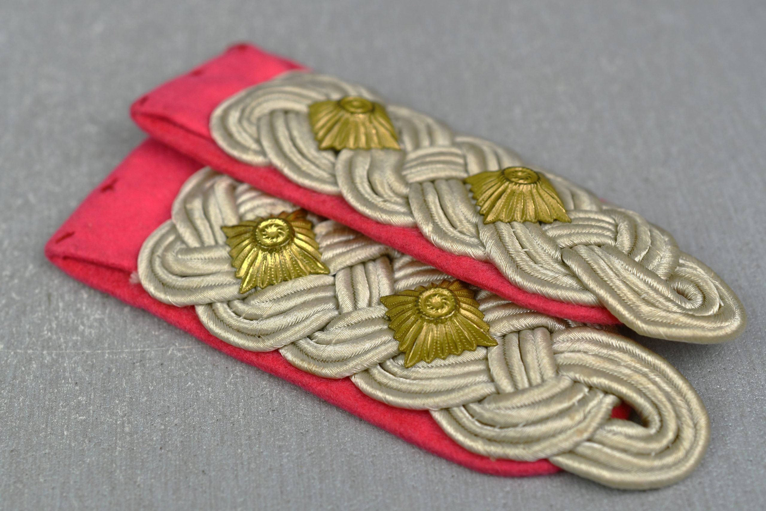 Army (Heer) Panzer officer shoulder boards for Oberst