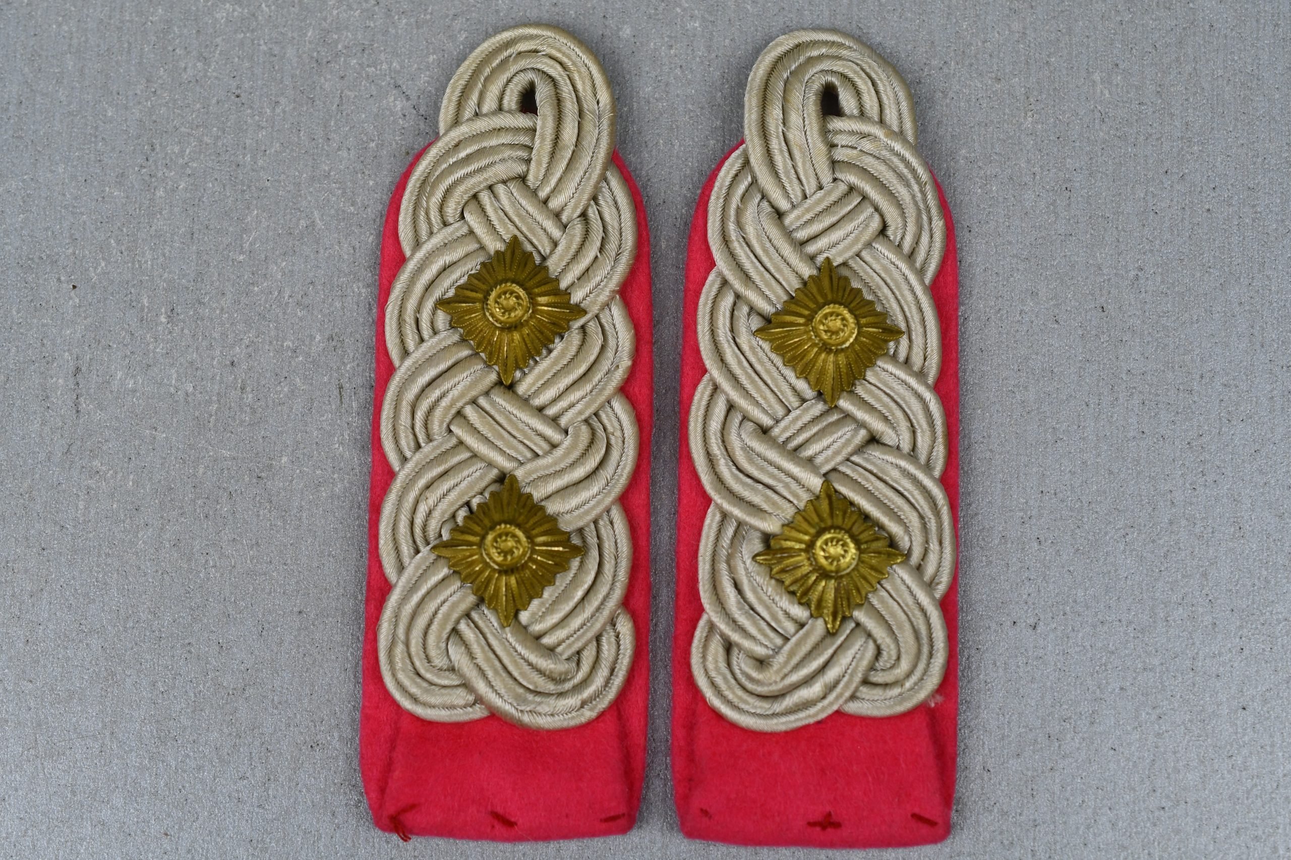 Army (Heer) Panzer officer shoulder boards for Oberst — image 2