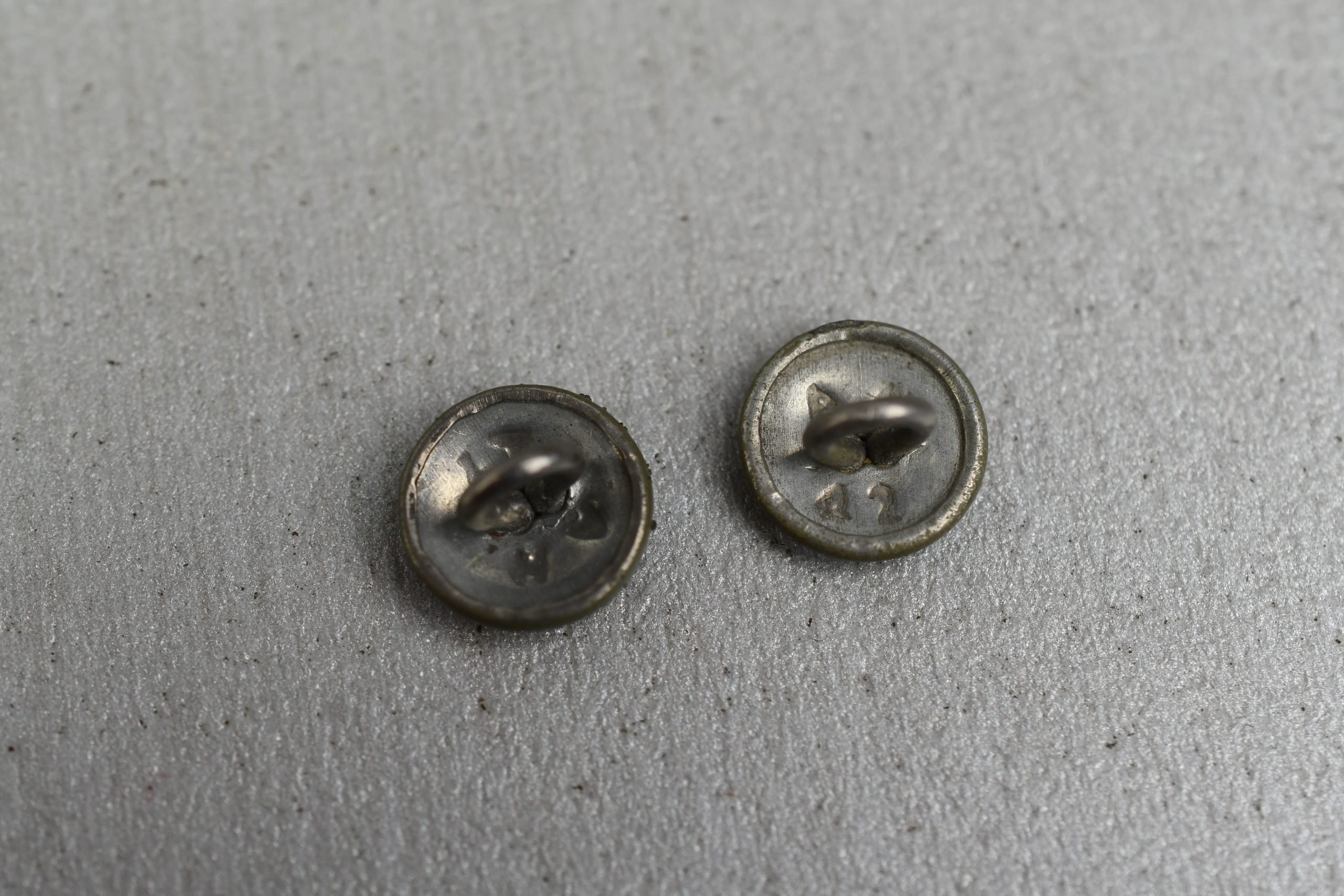 12mm M42/M43 field cap buttons by A.H. 1942 — image 2