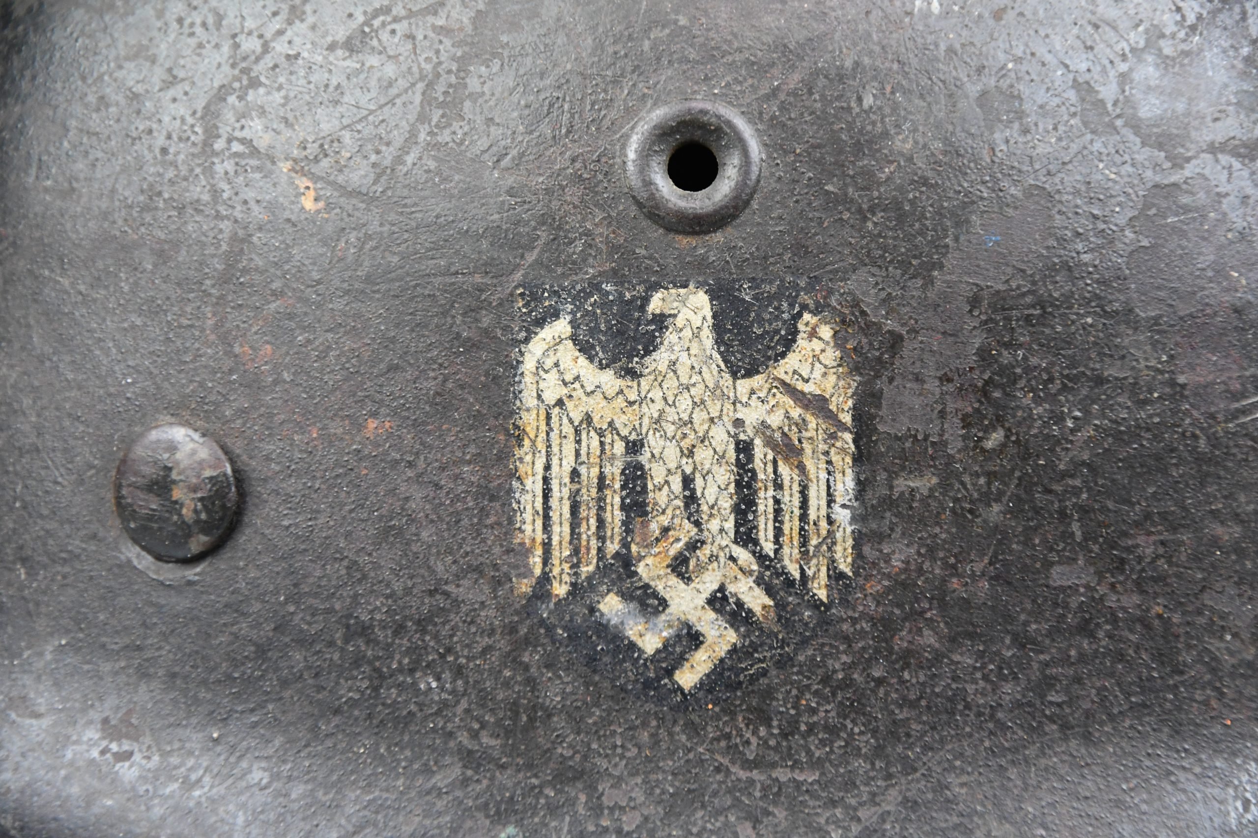 M42 army (Heer) single decal steel helmet ckl68 — image 2