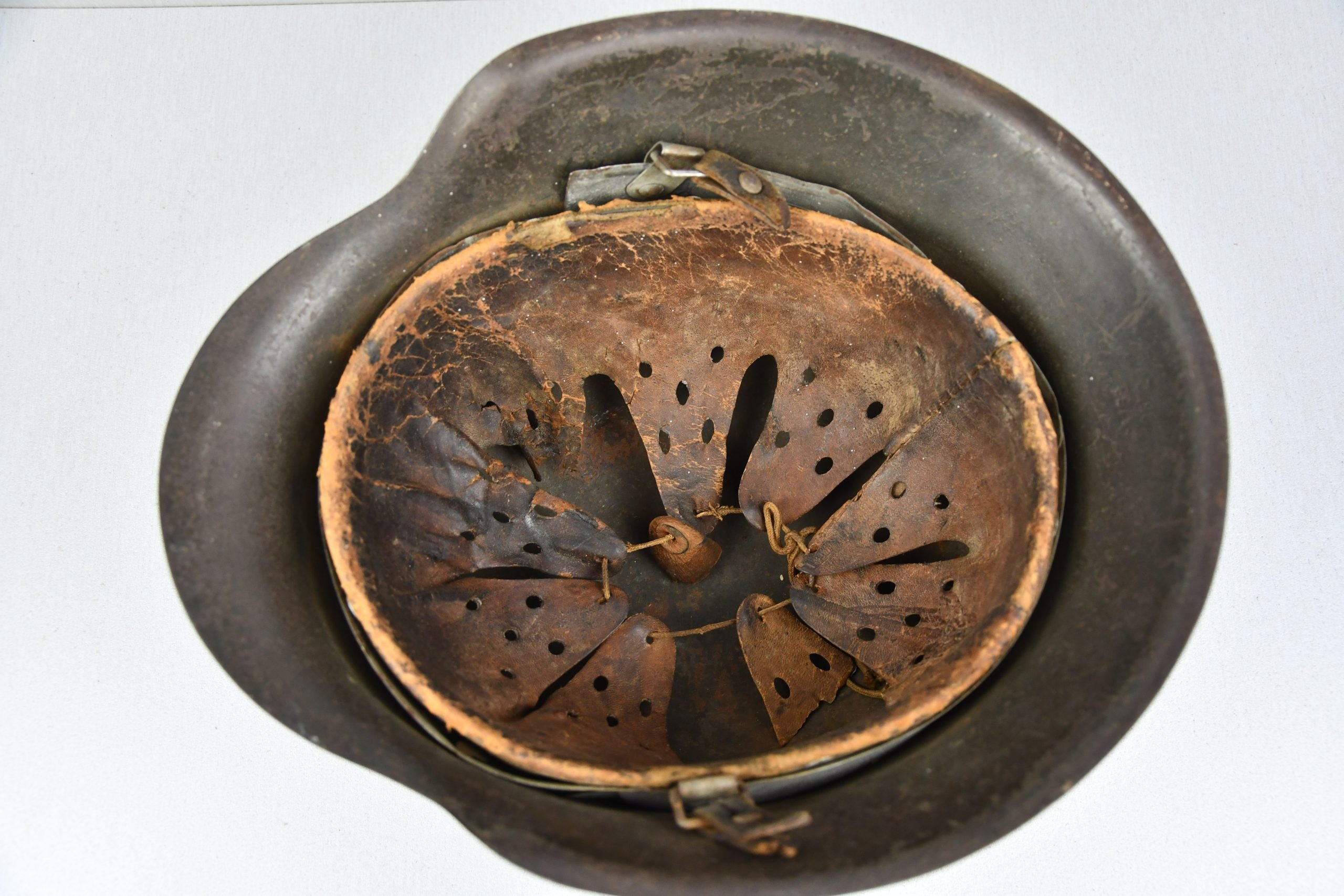 M42 army (Heer) single decal steel helmet ckl68 — image 7