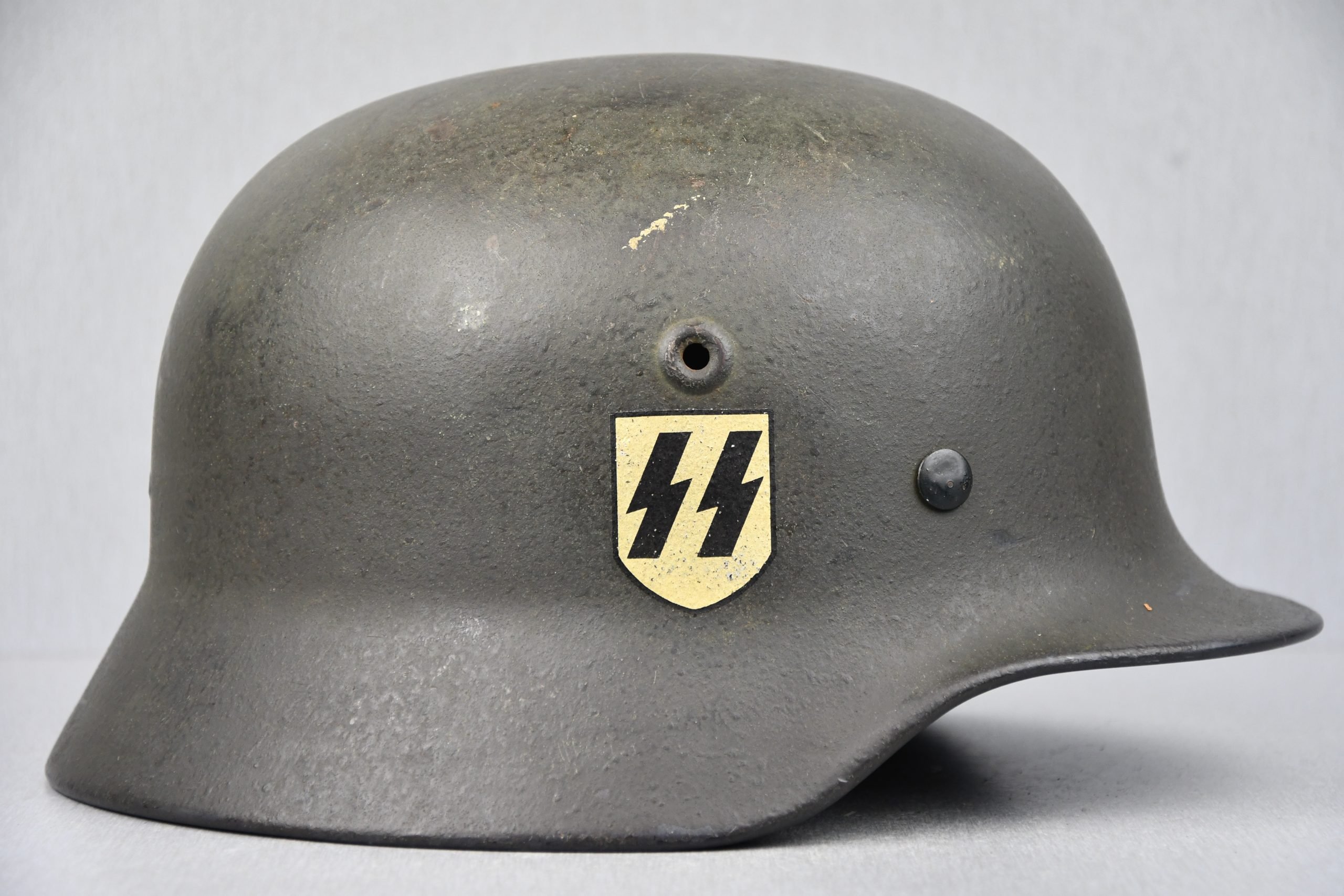 M40 Waffen-SS steel helmet Q64 1944 (fake decals!)