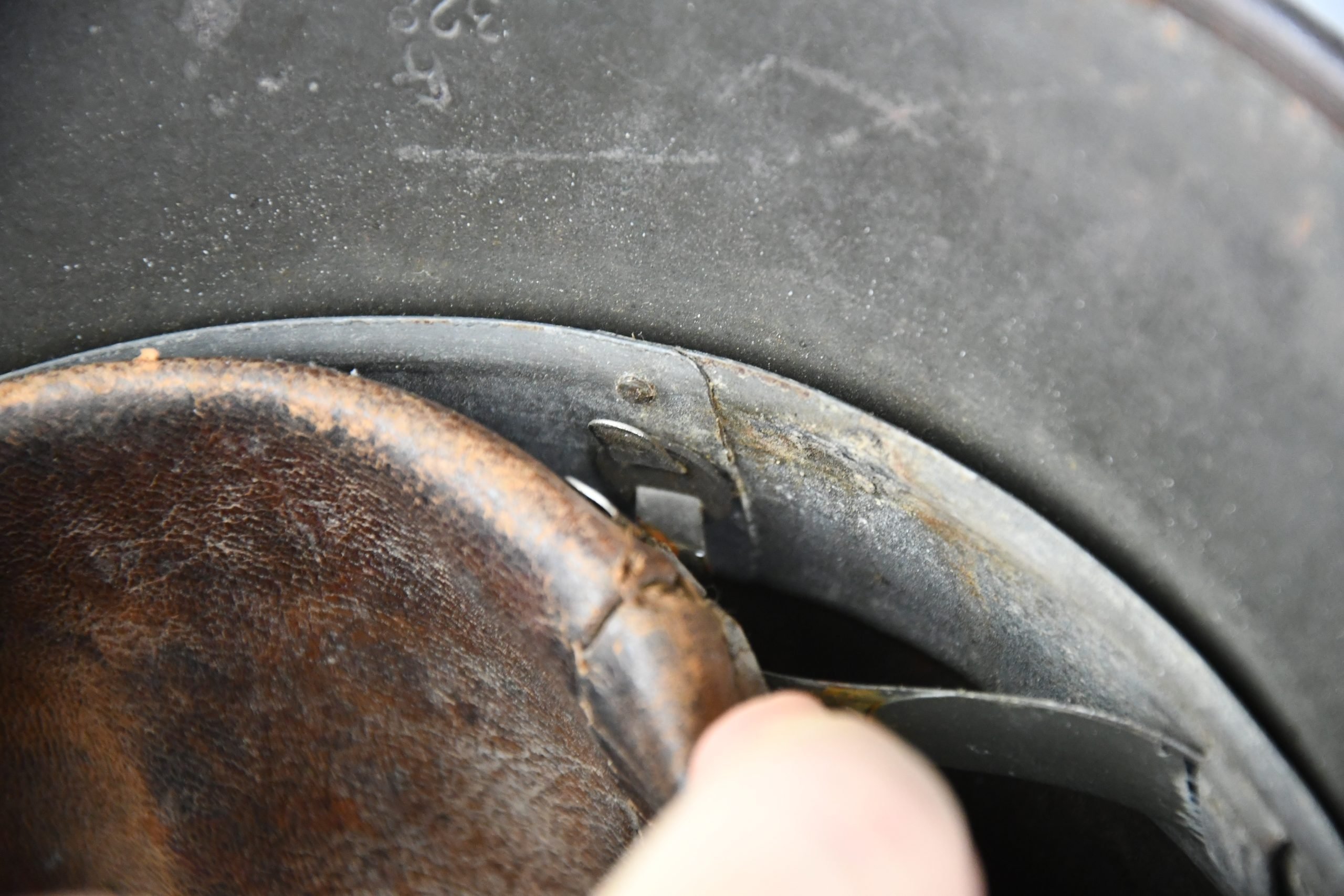 M40 army (Heer) reissued single decal steel helmet ET64 — image 15