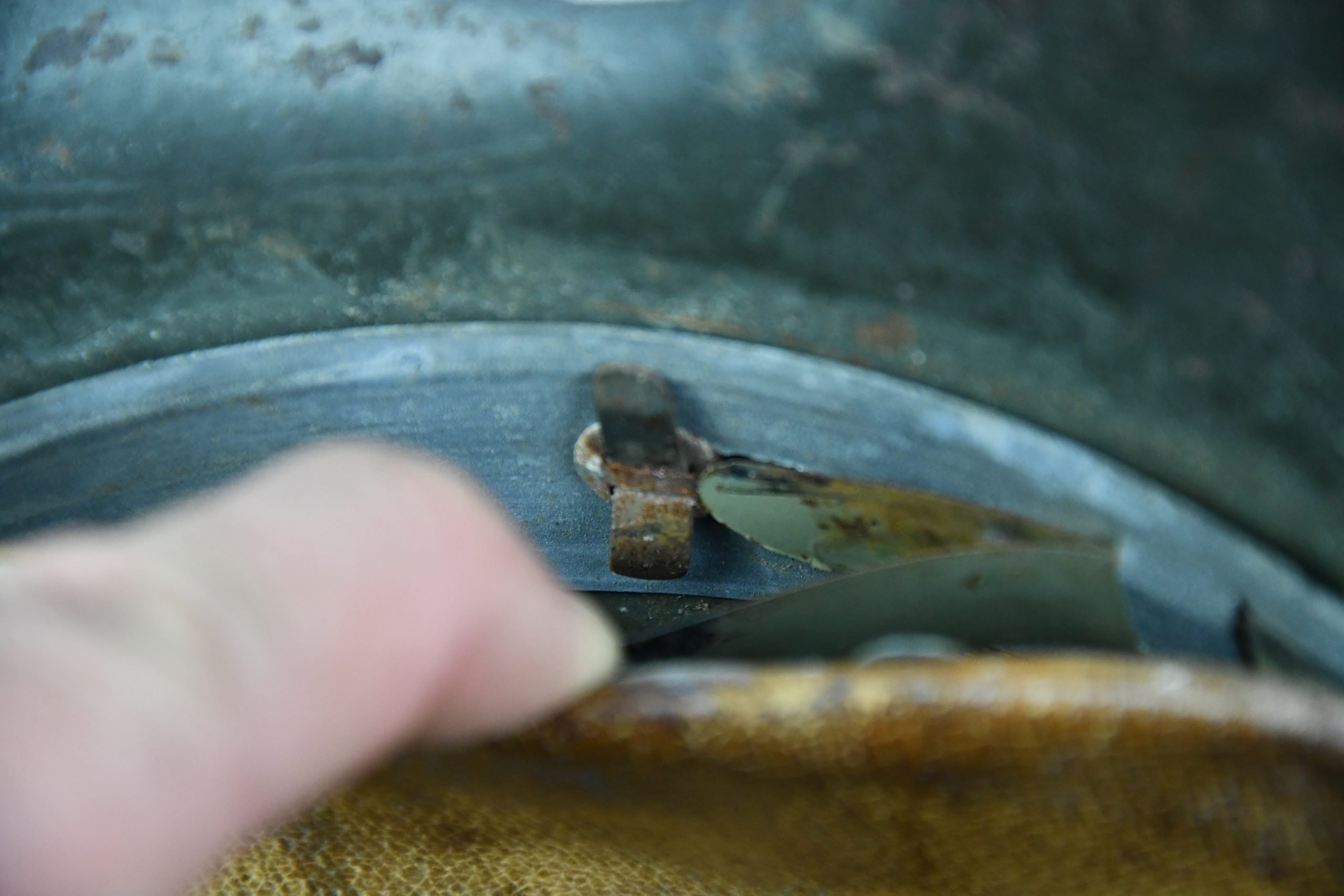 M42 army (Heer) single decal steel helmet ET62 — image 15