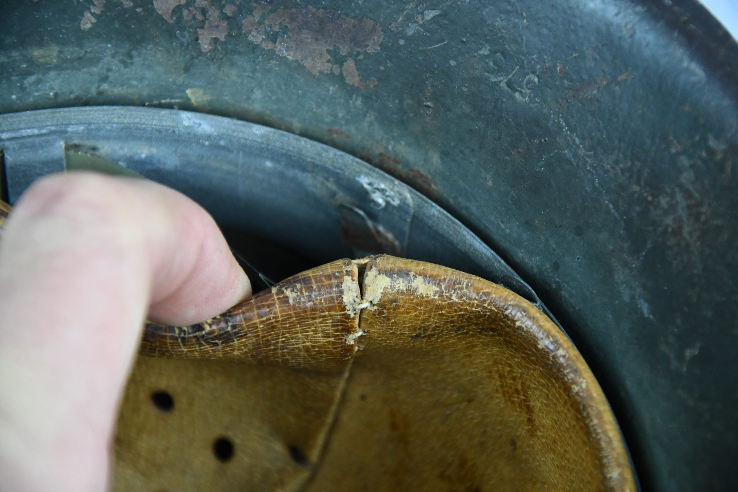 M42 army (Heer) single decal steel helmet ET62 — image 16