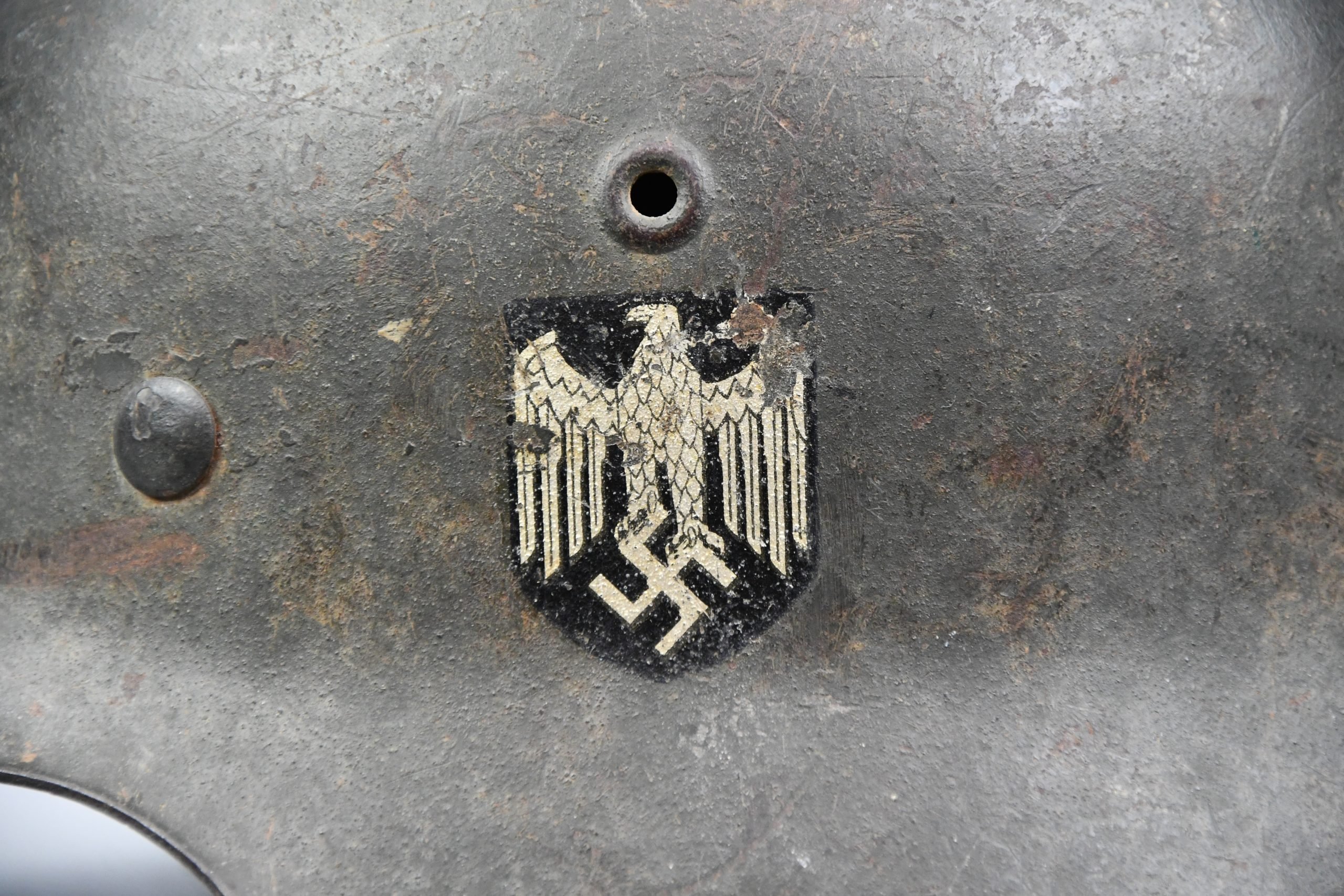 M42 army (Heer) single decal steel helmet ET62 — image 2