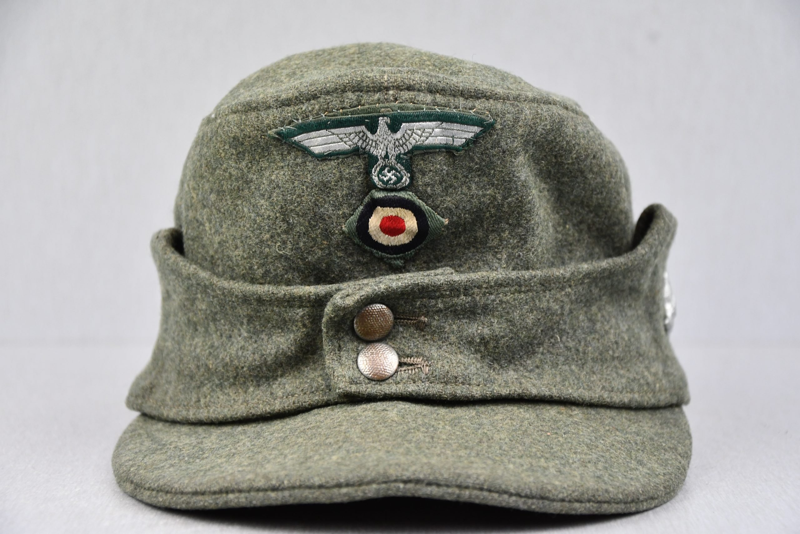 M43 army (Heer) field cap 'Einheitsfeldmütze'for Jäger with stacked insignia — image 2