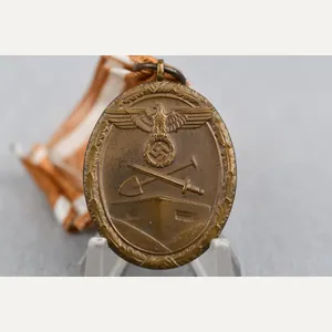 Westwall medal (Deutsches Schutzwall-Ehrenzeichen) in Buntmetall