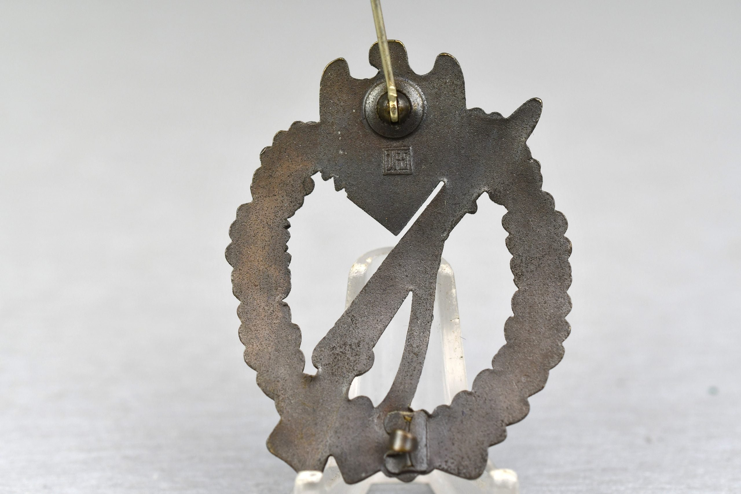 MINT Infantry assault badge 'Infanterie-Sturmabzeichen' in Bronze by JFS with award envelope — image 3