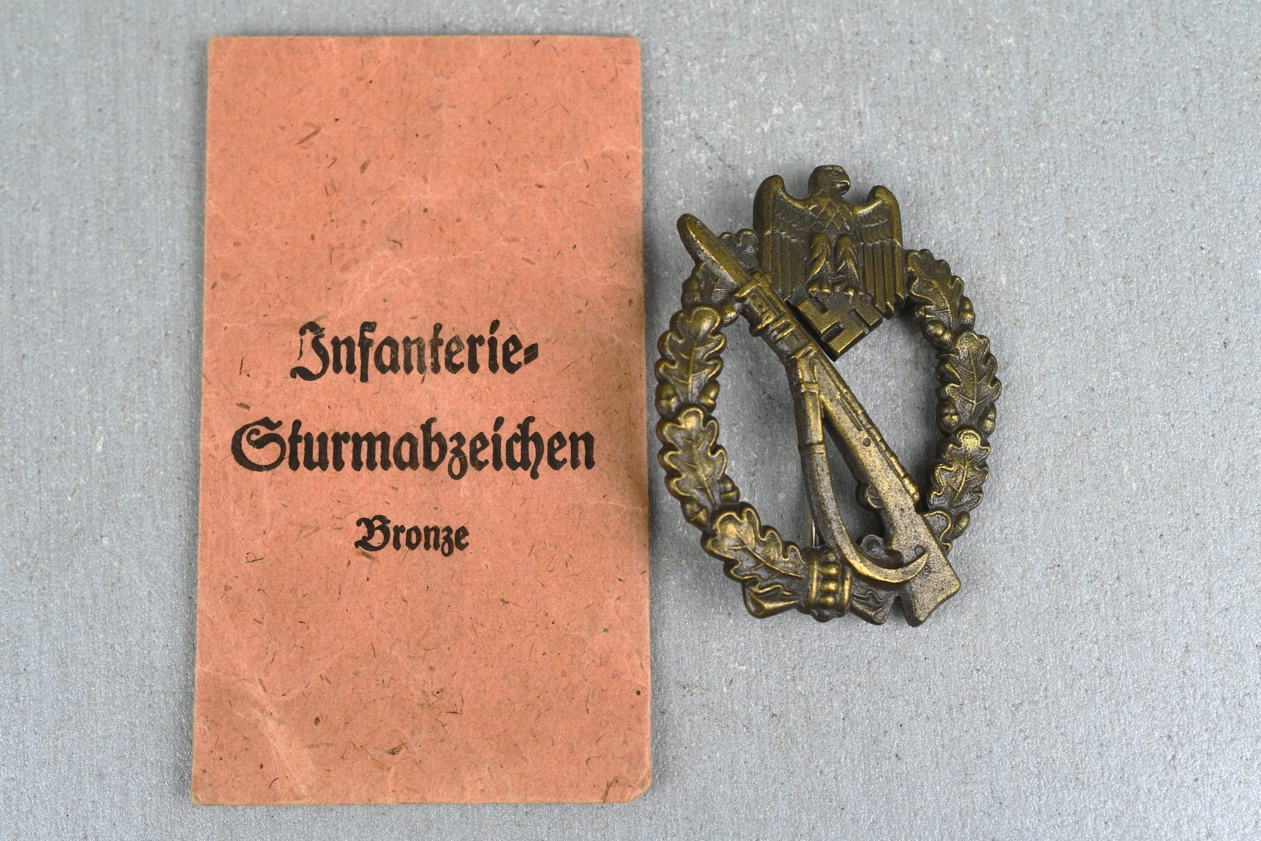 MINT Infantry assault badge 'Infanterie-Sturmabzeichen' in Bronze by JFS with award envelope — image 7