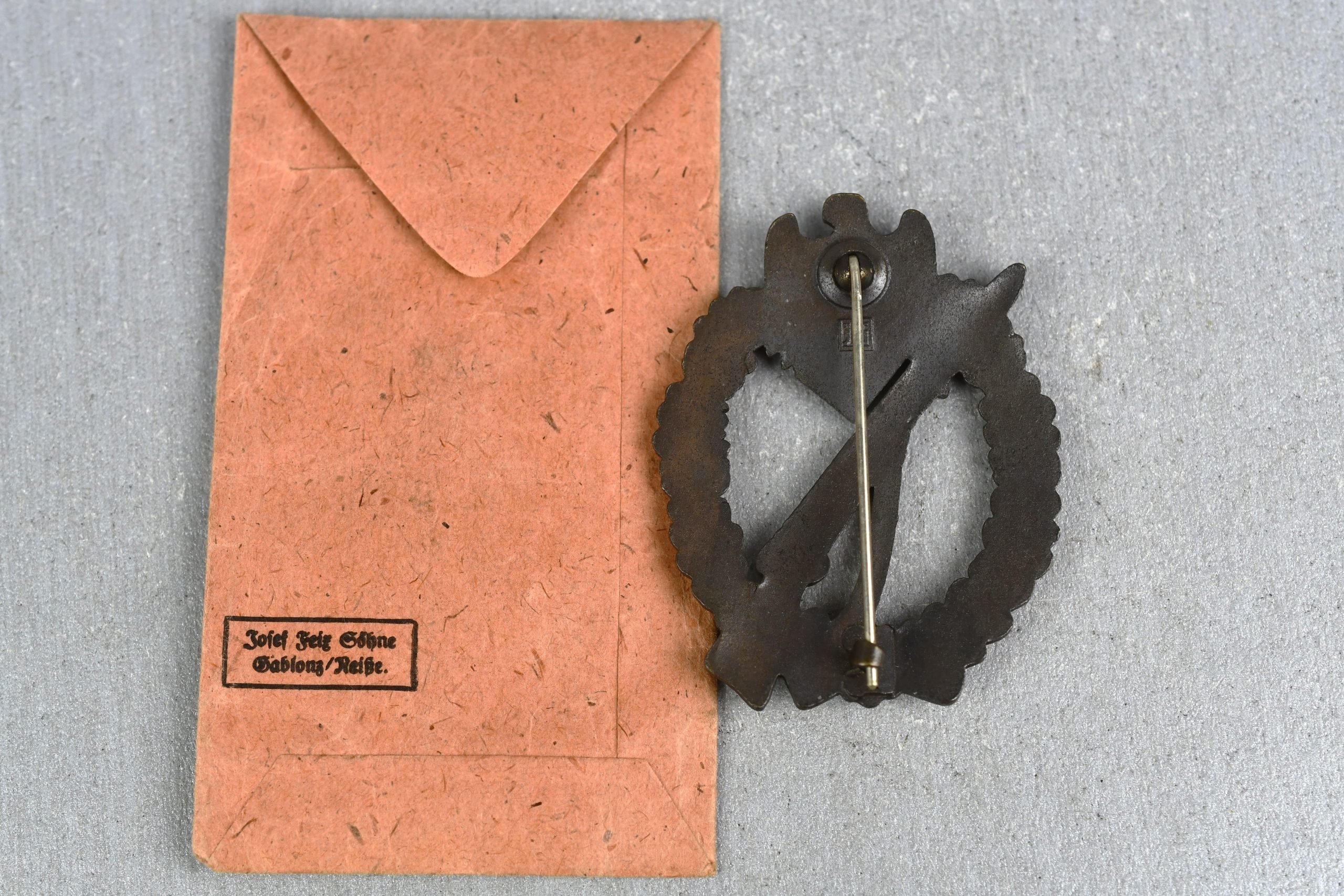 MINT Infantry assault badge 'Infanterie-Sturmabzeichen' in Bronze by JFS with award envelope — image 8