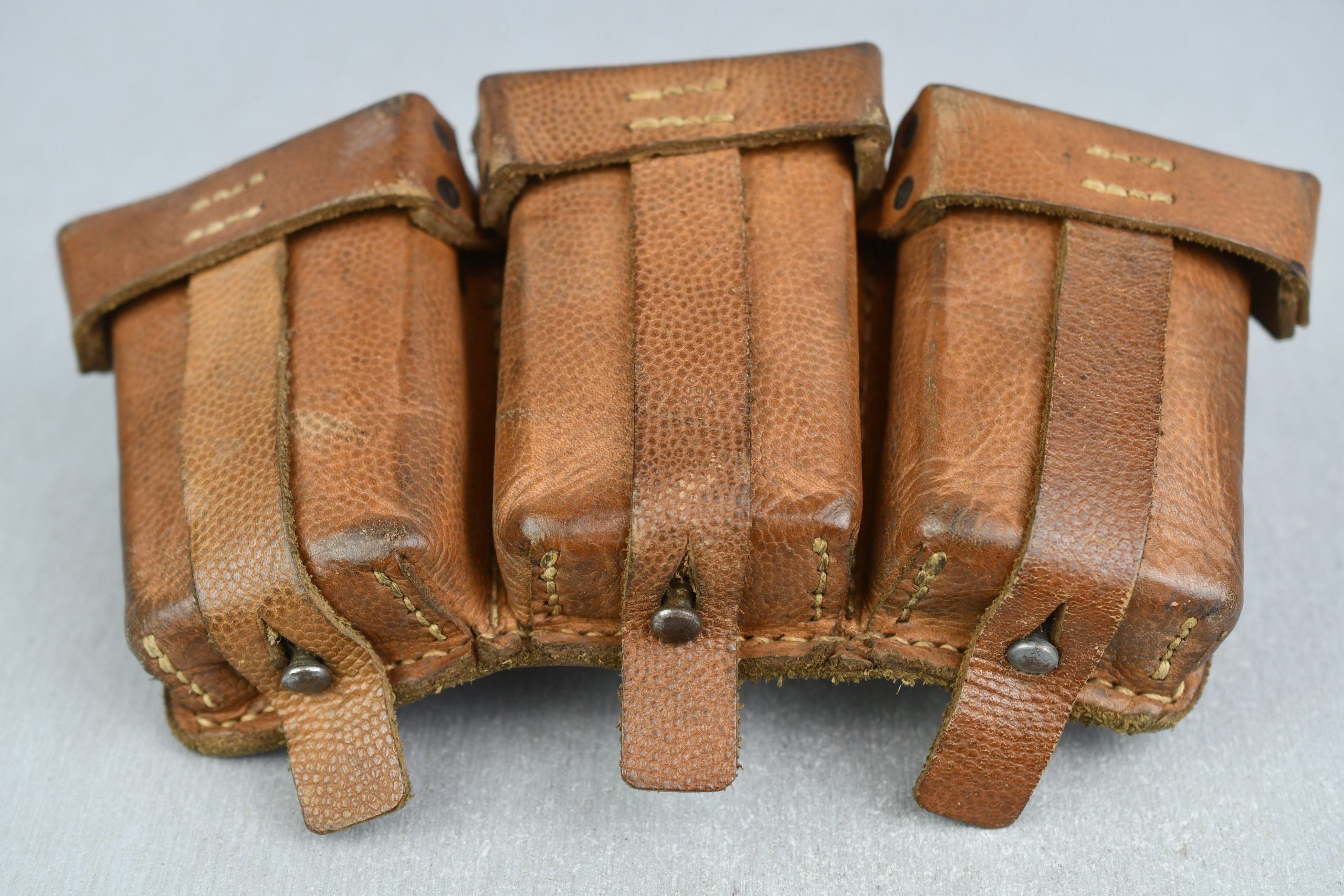 Wehrmacht brown leather K98 ammunition pouch with RBNr. — image 2