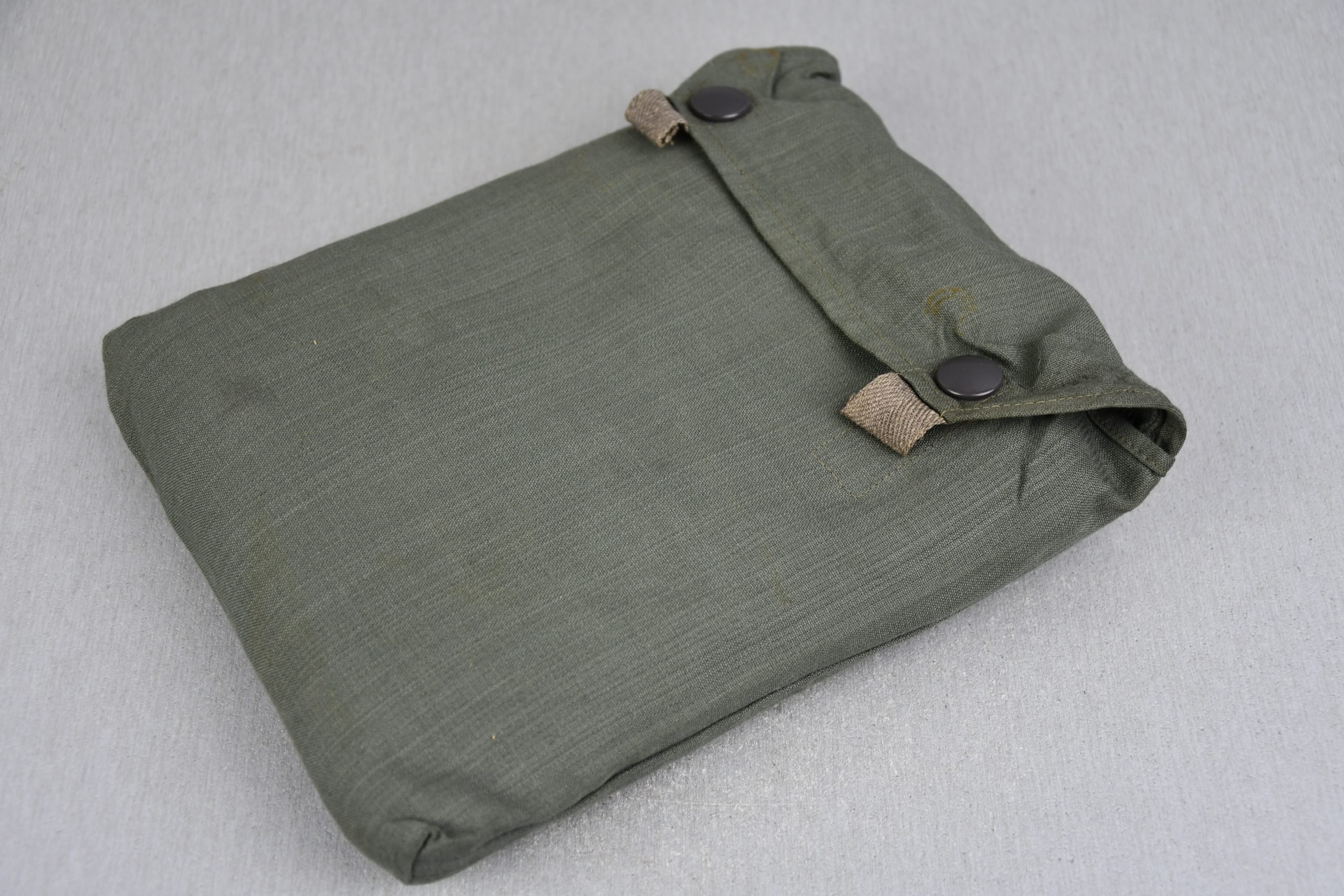 Complete Wehrmacht gascape with pouch 1943 — image 10
