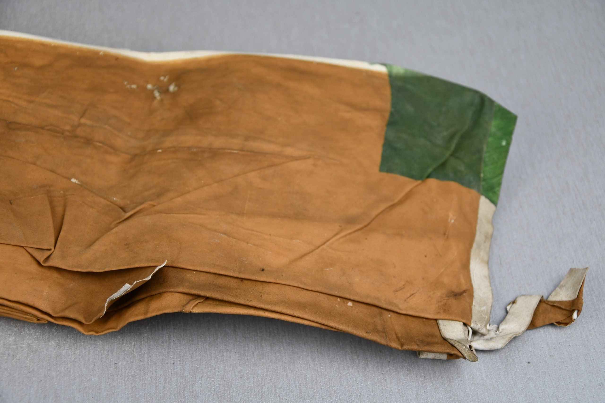 Complete Wehrmacht gascape with pouch 1943 — image 3