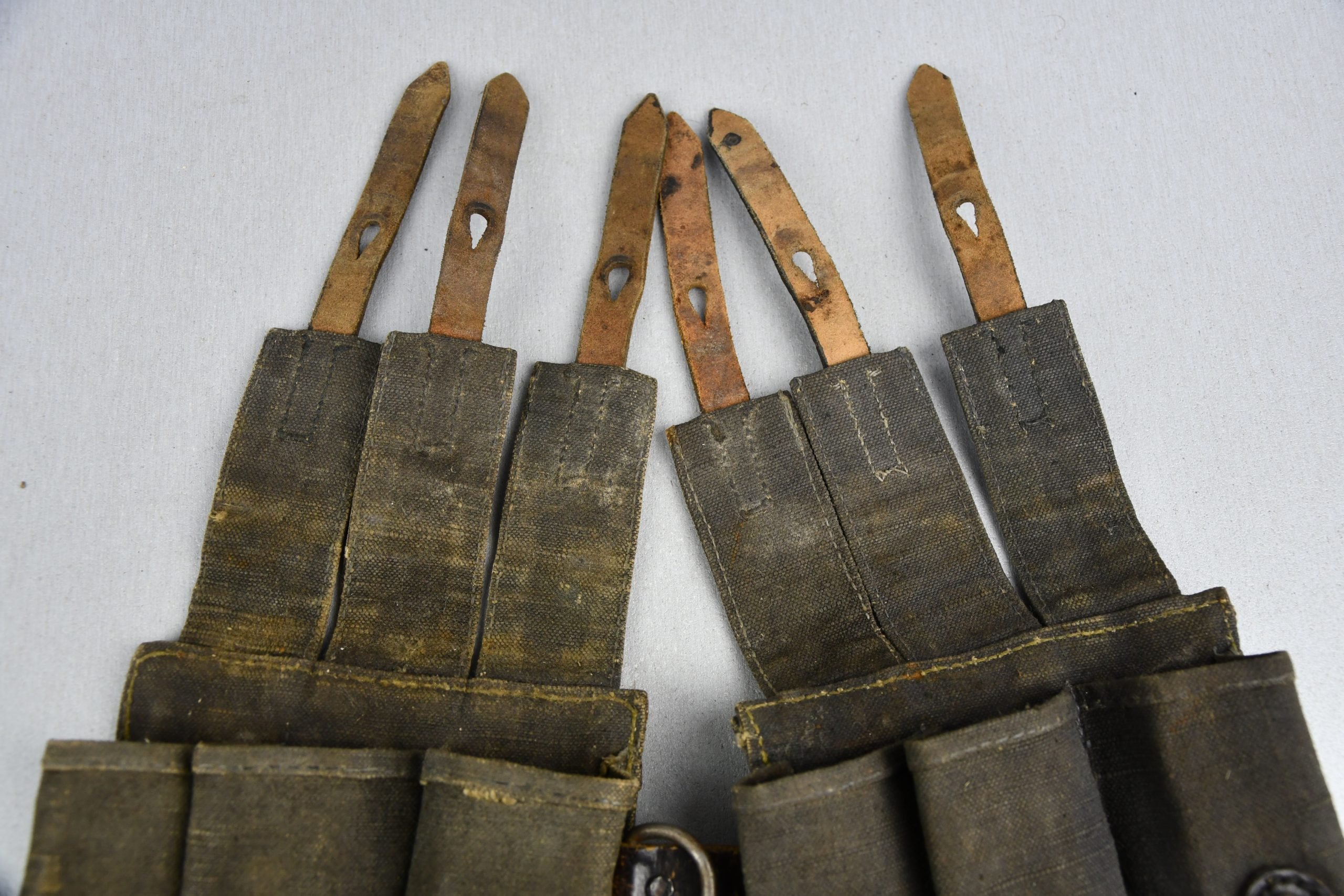 Wehrmacht matching MP38/40 magazine pouches by 'hcy' 1942 — image 12