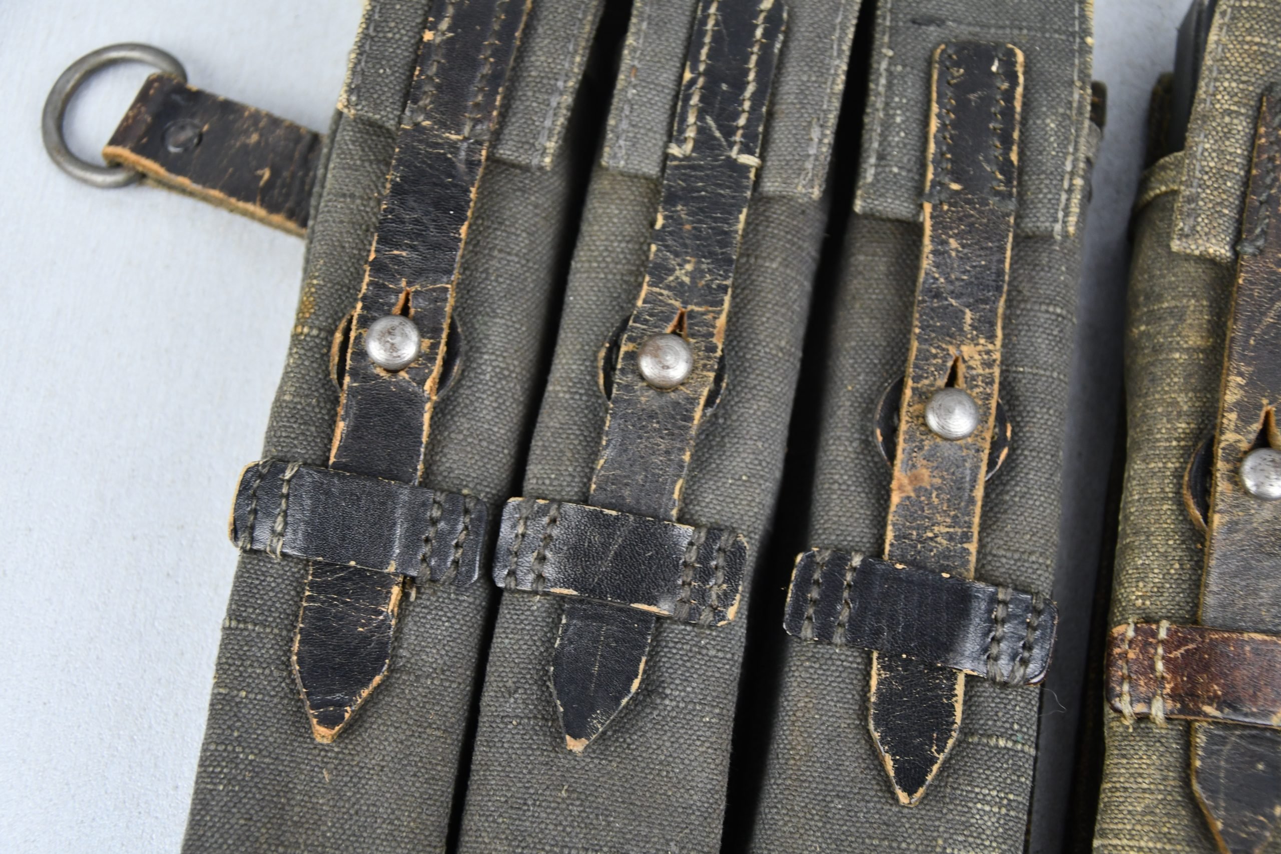 Wehrmacht matching MP38/40 magazine pouches by 'hcy' 1942 — image 2