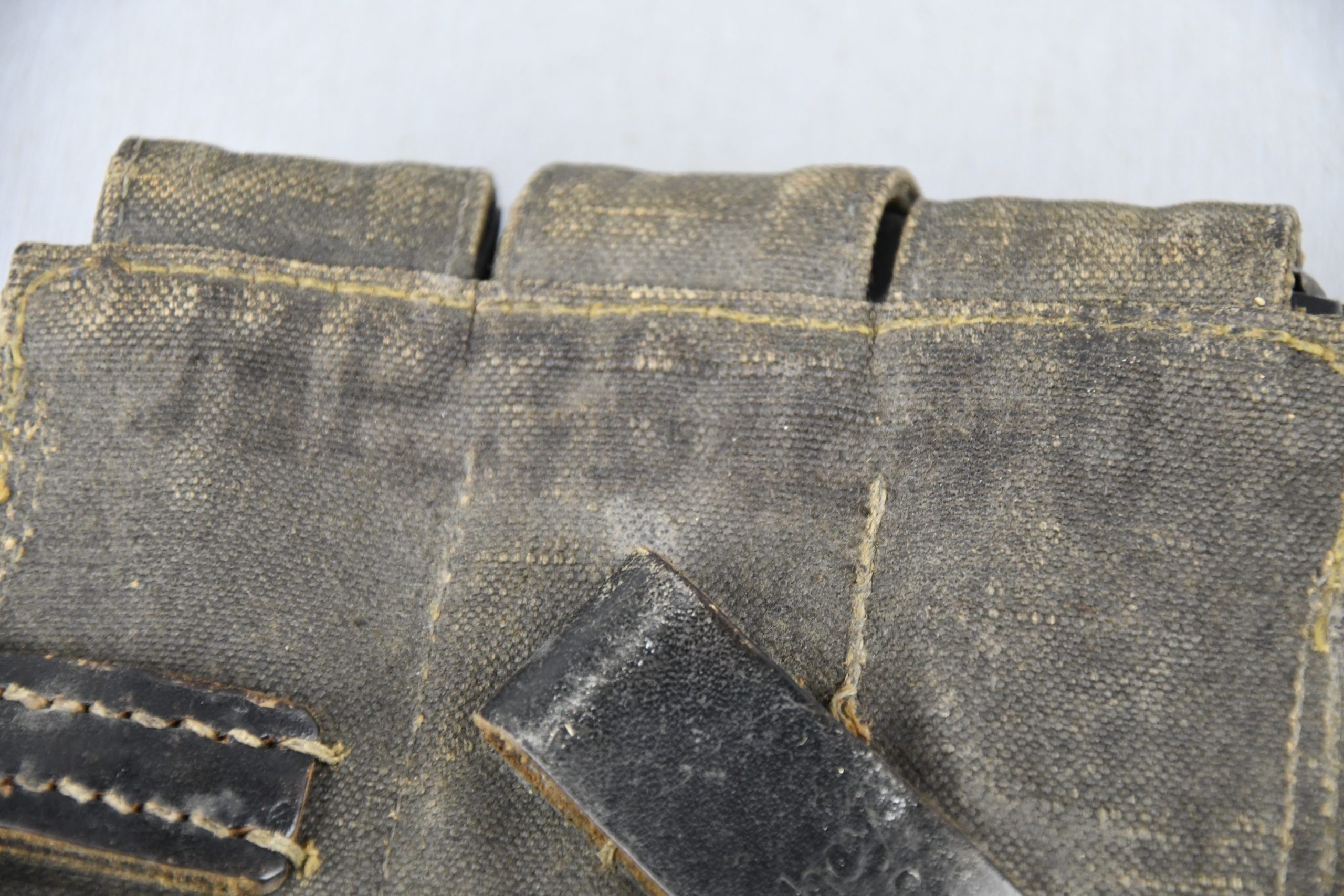 Wehrmacht matching MP38/40 magazine pouches by 'hcy' 1942 — image 6