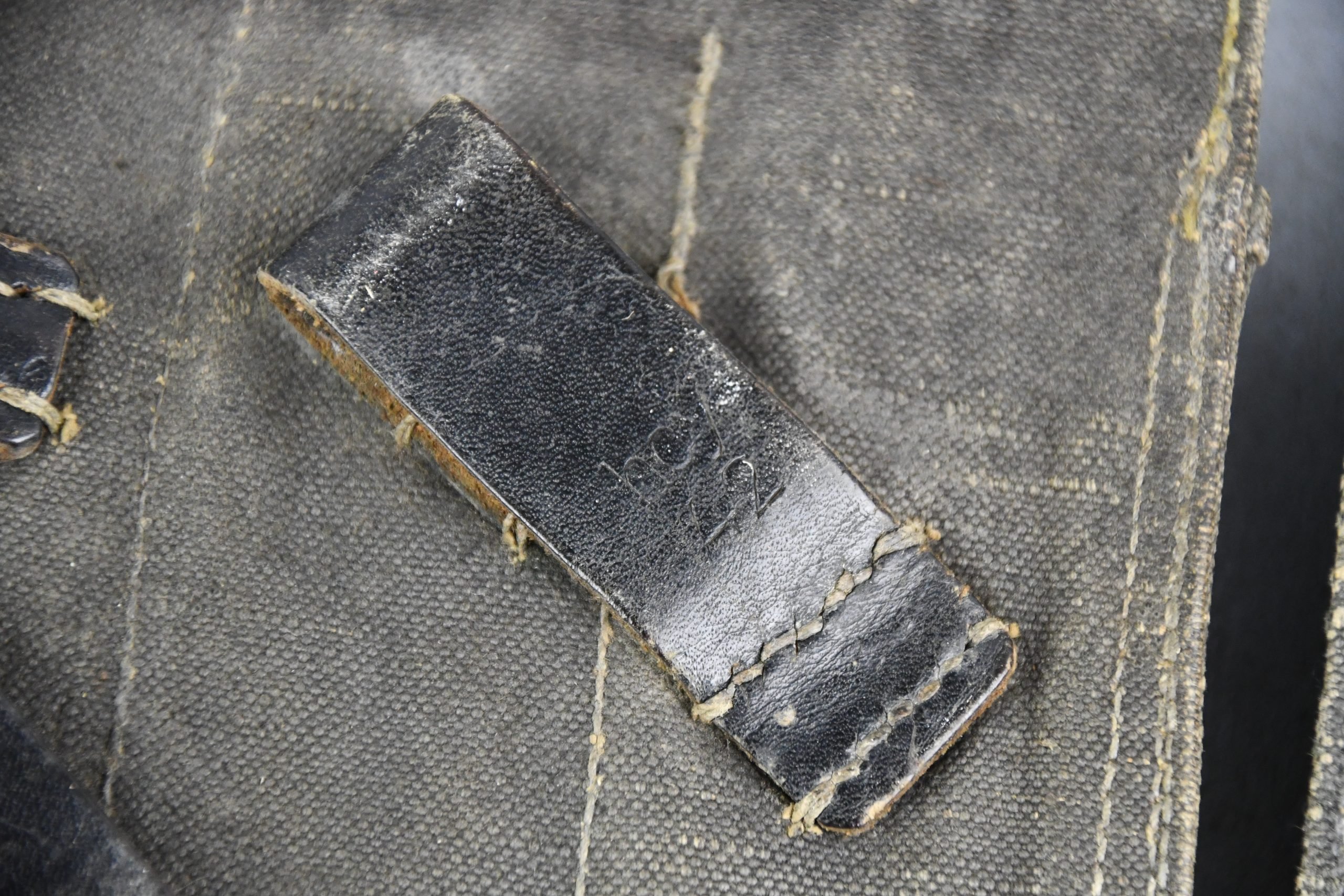 Wehrmacht matching MP38/40 magazine pouches by 'hcy' 1942 — image 7