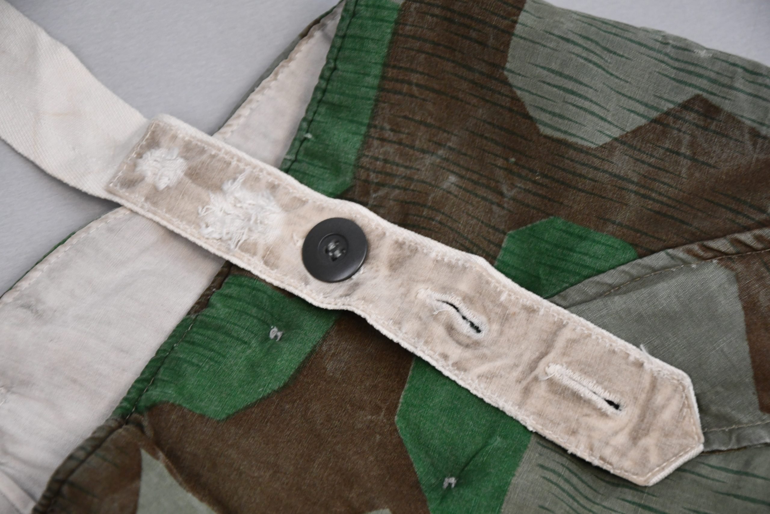 Reversible Wehrmacht winter trousers in Splittertarn with suspenders — image 11