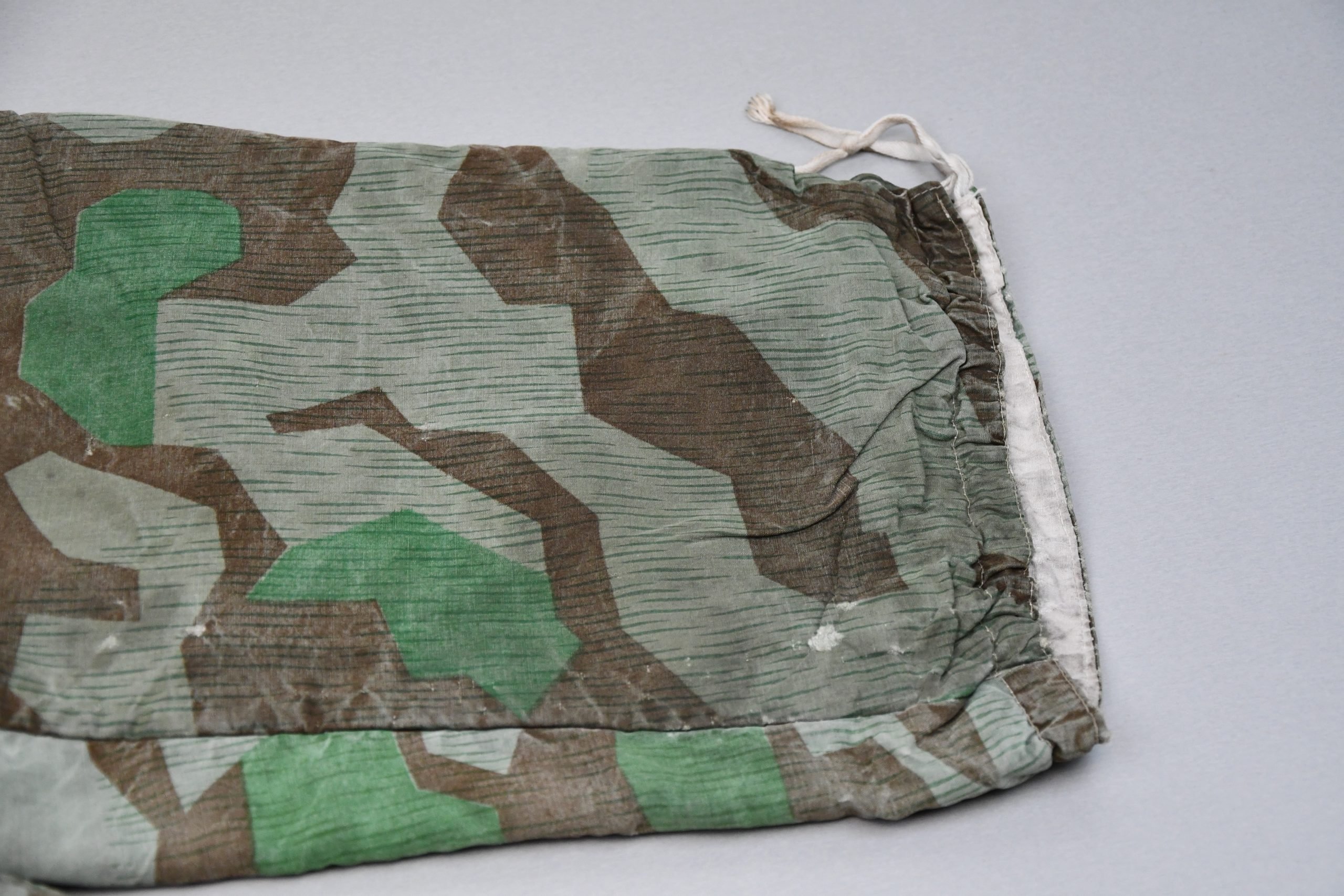 Reversible Wehrmacht winter trousers in Splittertarn with suspenders — image 3