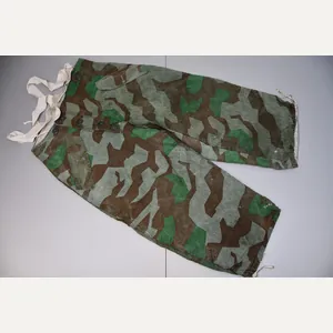 Reversible Wehrmacht winter trousers in Splittertarn with suspenders