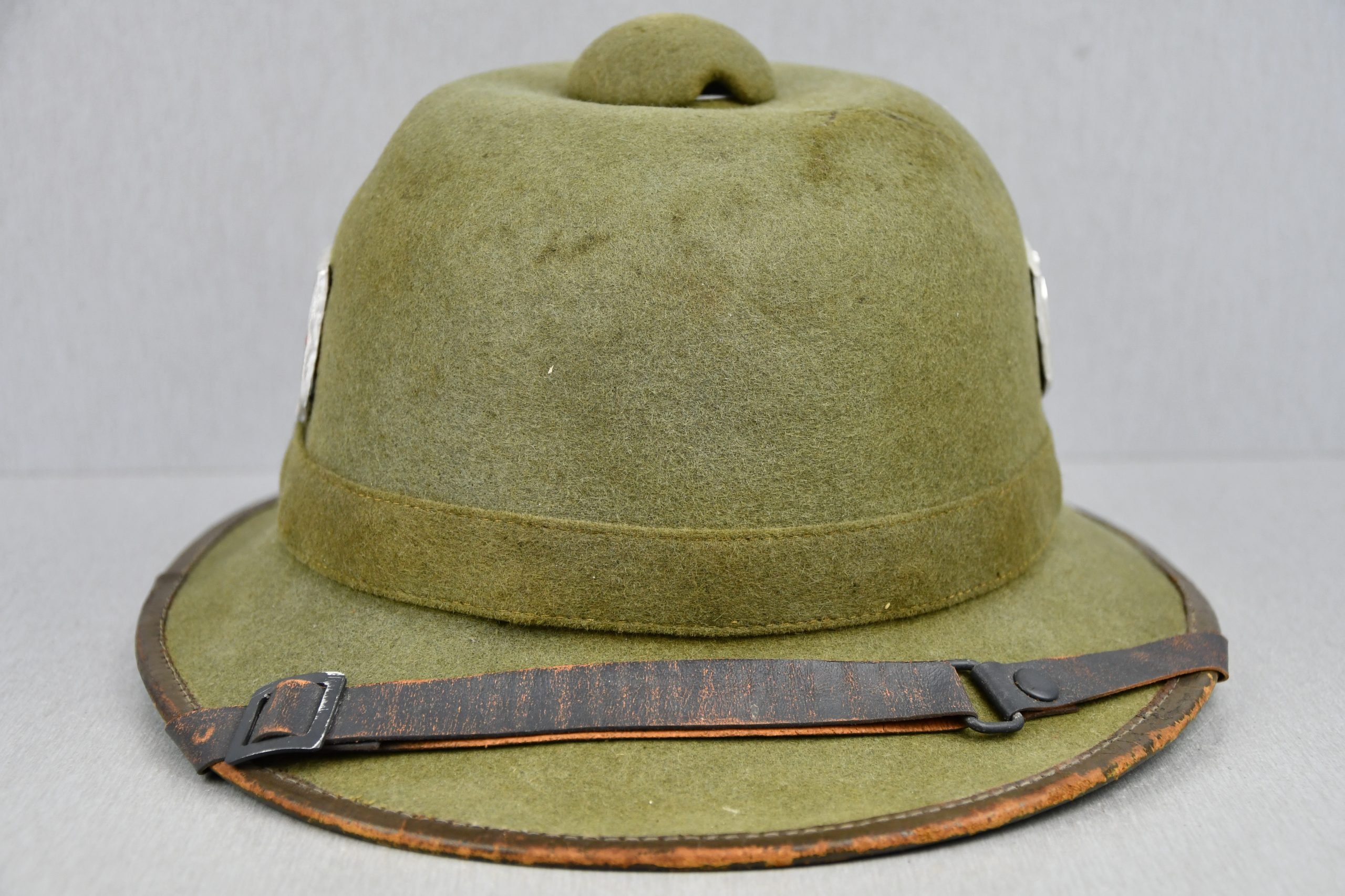 Army (Heer) 'Afrikakorps' tropical pith helmet by 'M' 1942 — image 3