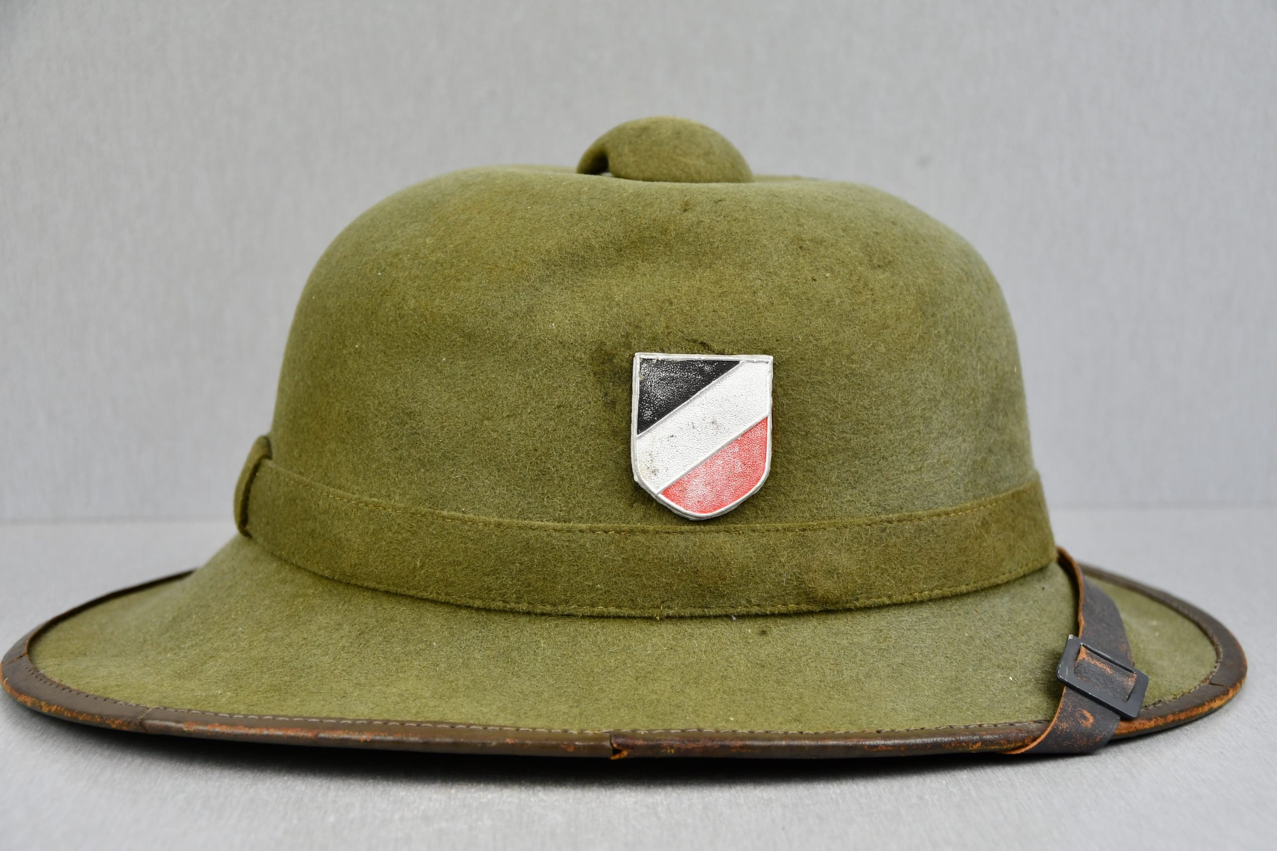 Army (Heer) 'Afrikakorps' tropical pith helmet by 'M' 1942 — image 4