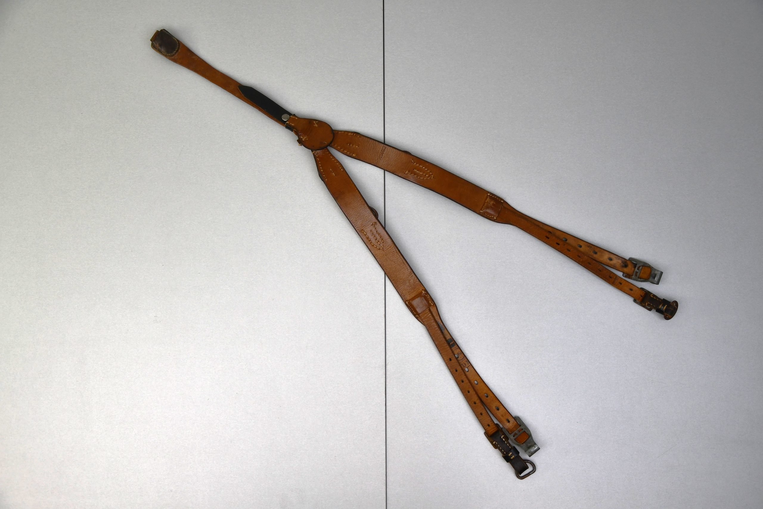 Wehrmacht leather Y-straps 'Koppeltragegestell' with RBNr. — image 2