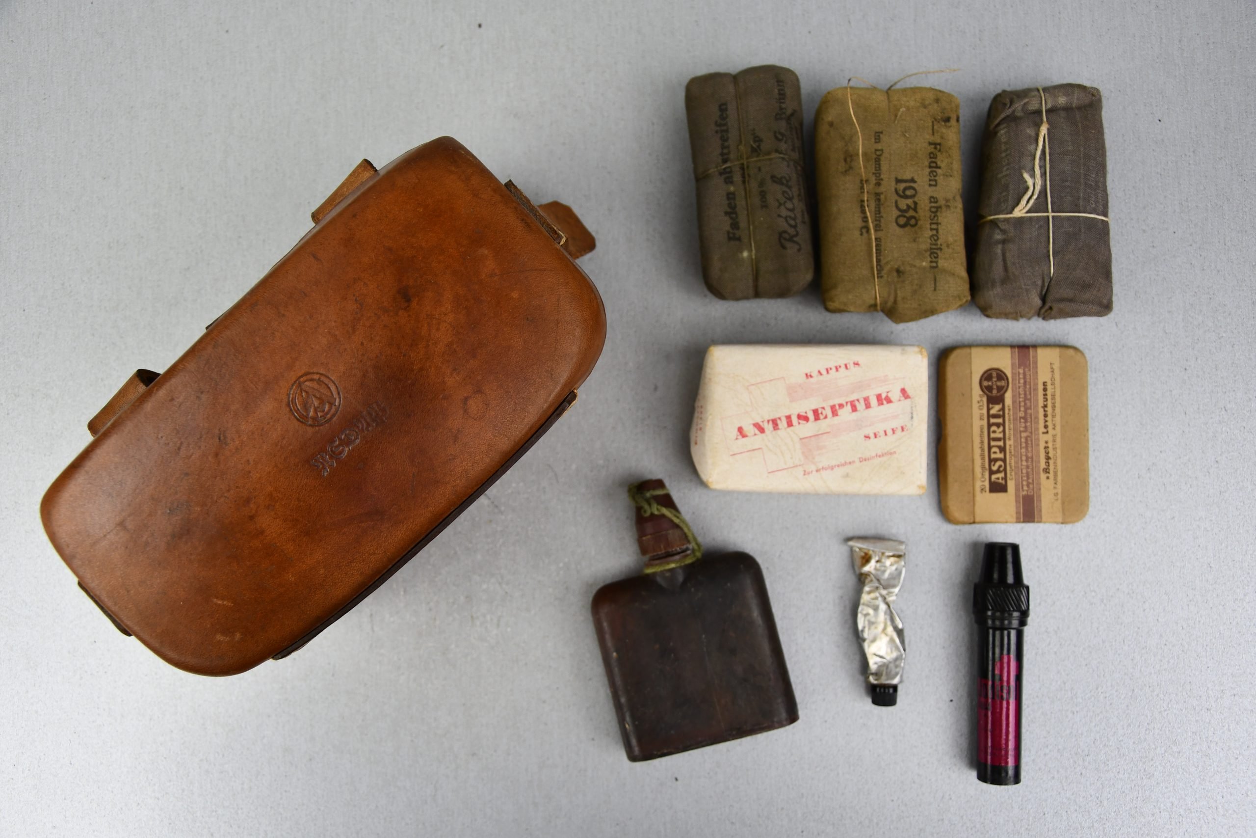SA 'Sturmabteilung 'Sanitäter medical pouch with contents — image 6