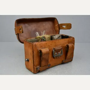 SA 'Sturmabteilung 'Sanitäter medical pouch with contents