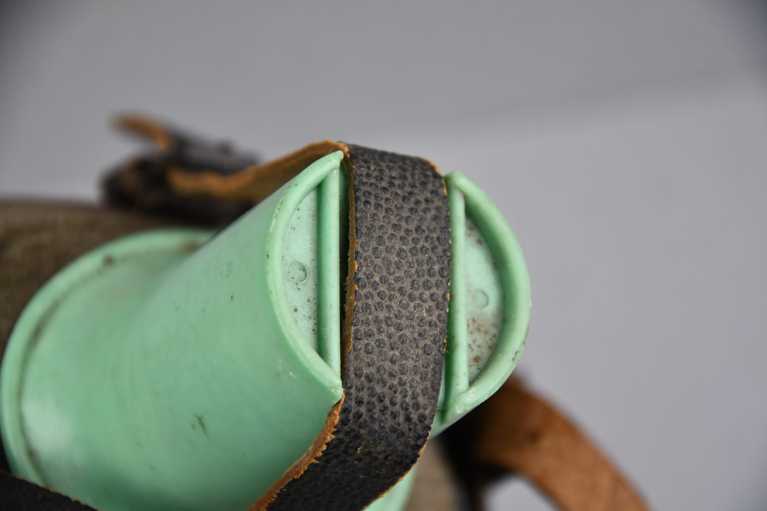 RARE Wehrmacht 'Sanitäter' 2-Liter canteen with green bakelite cup by ESB 42/43 — image 10