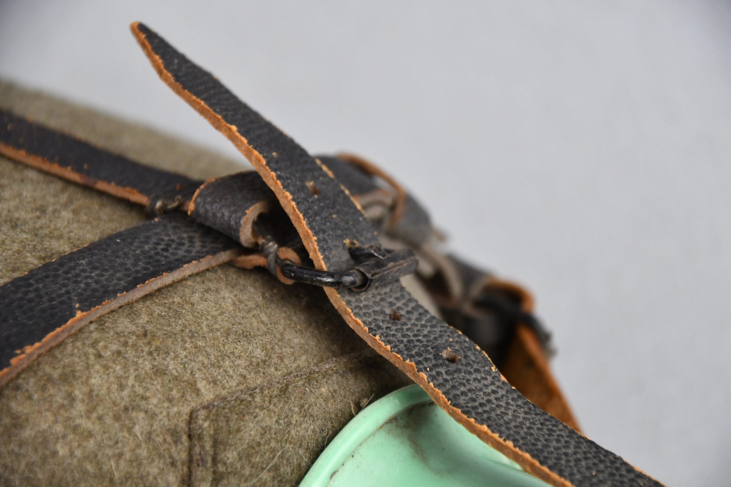 RARE Wehrmacht 'Sanitäter' 2-Liter canteen with green bakelite cup by ESB 42/43 — image 11