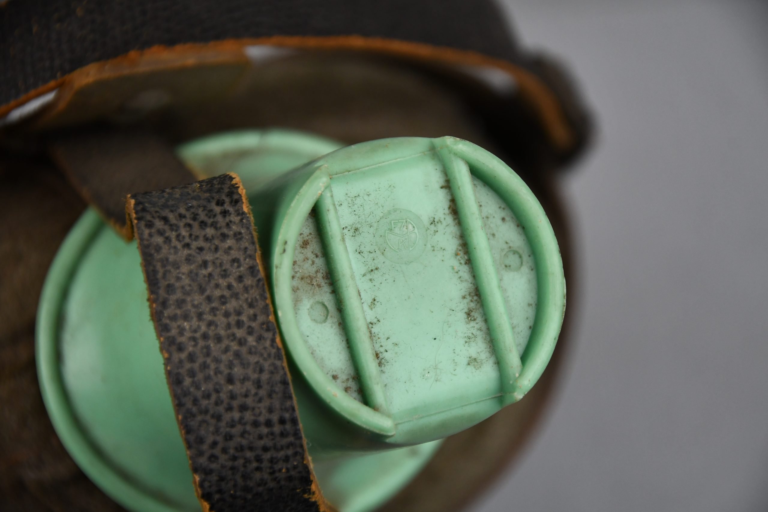 RARE Wehrmacht 'Sanitäter' 2-Liter canteen with green bakelite cup by ESB 42/43 — image 12