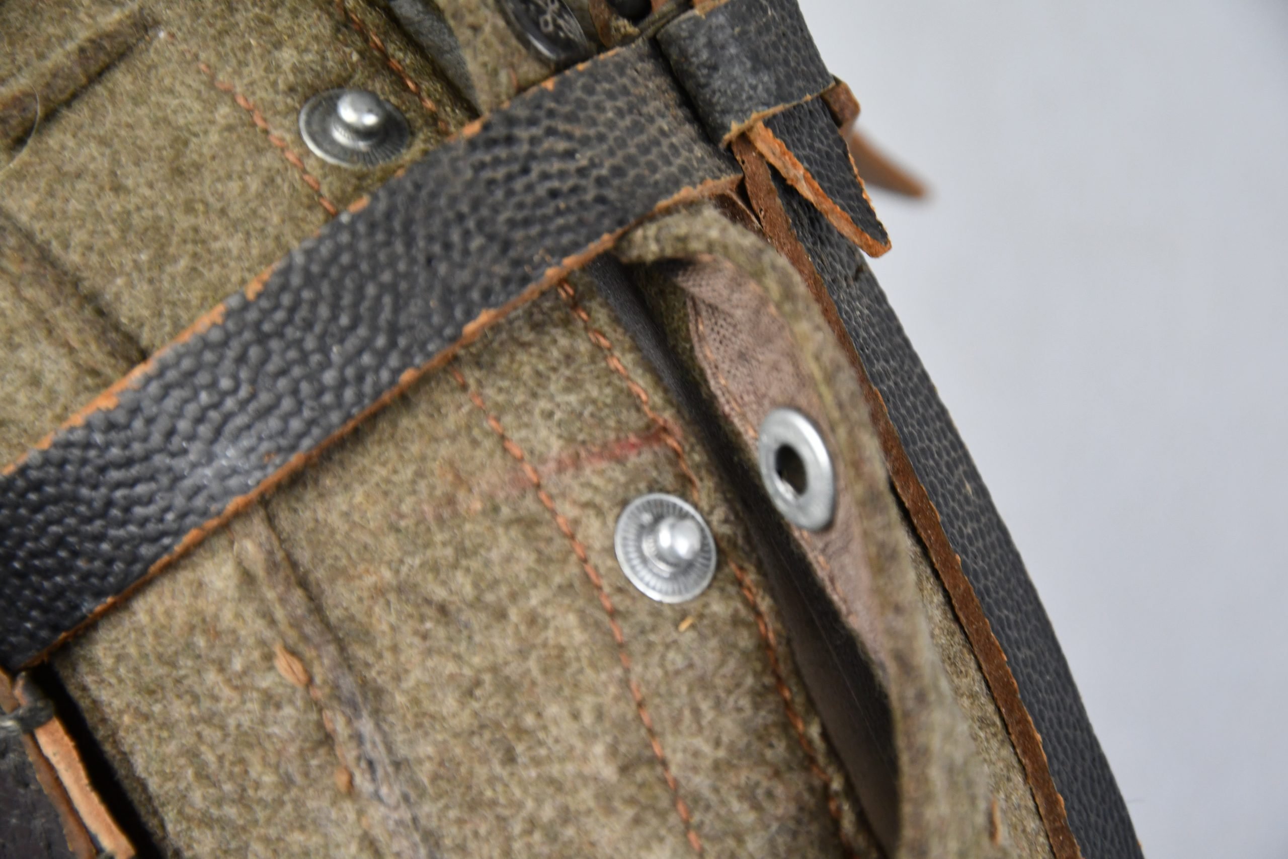 RARE Wehrmacht 'Sanitäter' 2-Liter canteen with green bakelite cup by ESB 42/43 — image 16