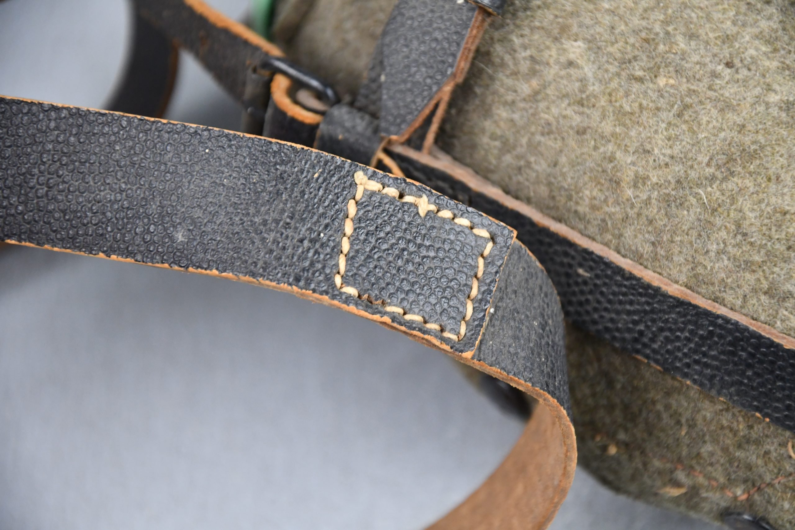 RARE Wehrmacht 'Sanitäter' 2-Liter canteen with green bakelite cup by ESB 42/43 — image 4