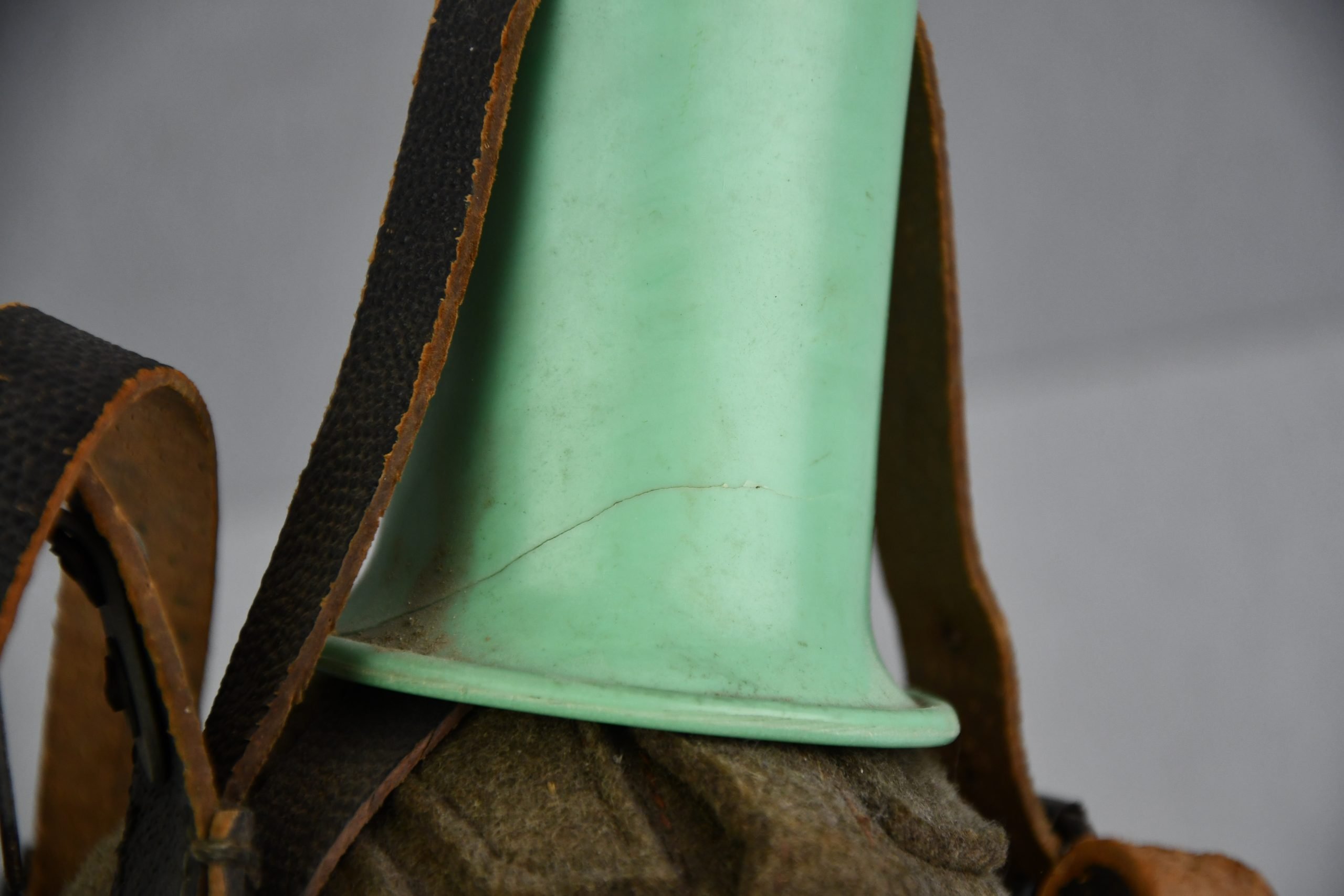 RARE Wehrmacht 'Sanitäter' 2-Liter canteen with green bakelite cup by ESB 42/43 — image 9