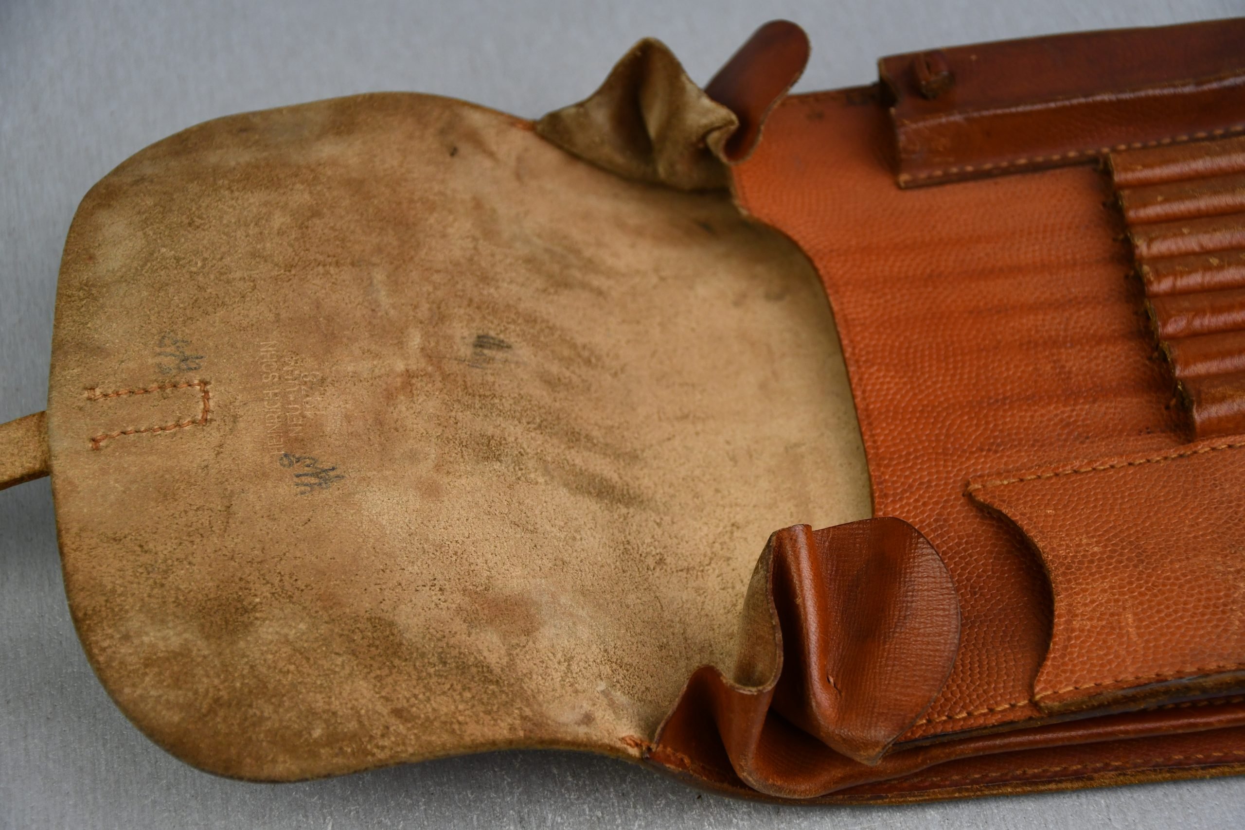 Early Wehrmacht map case 'Kartentasche' in brown leather by Heinrich & Sohn 1938 — image 4