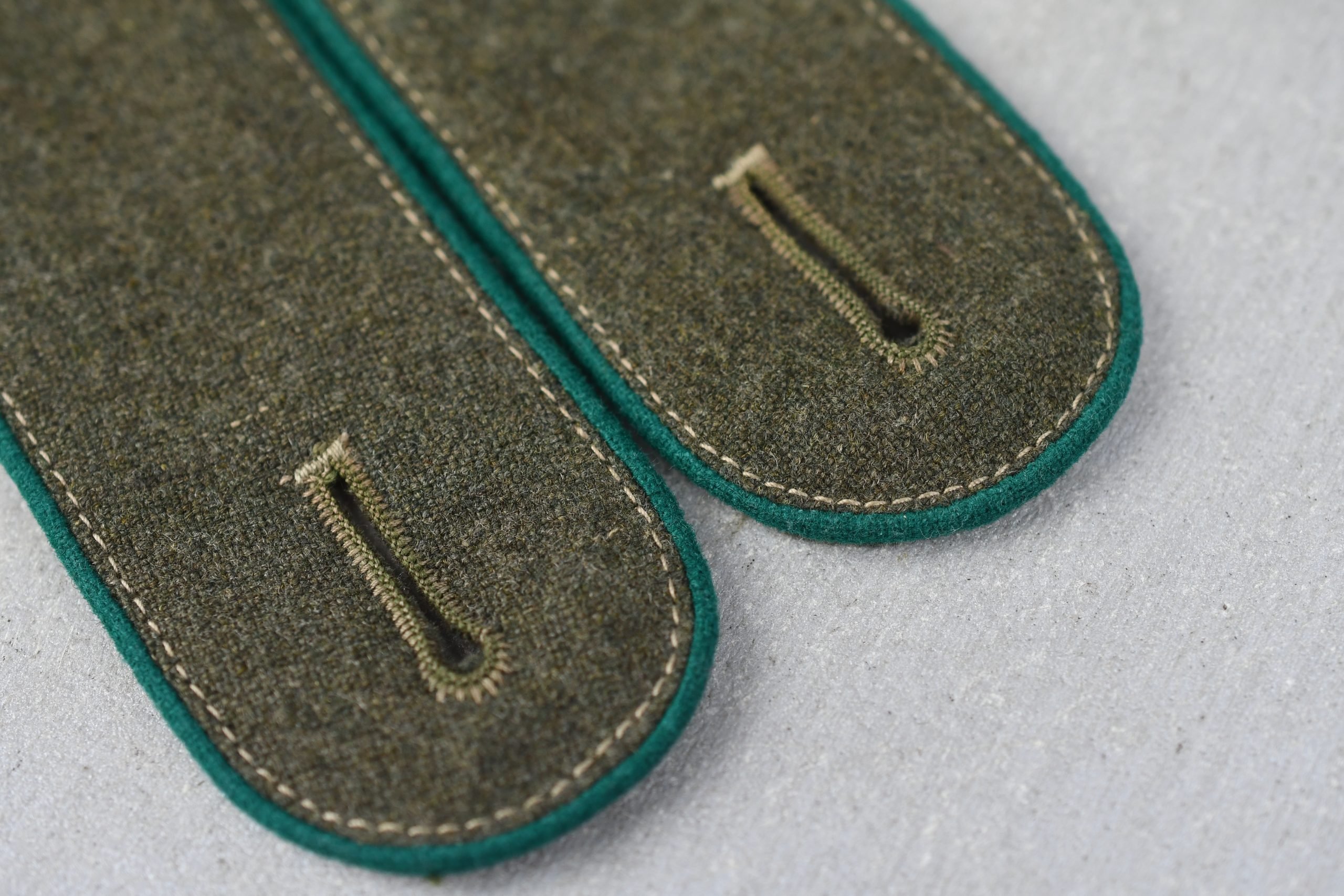 M40 army (Heer) enlisted Gebirgsjäger shoulder boards — image 3