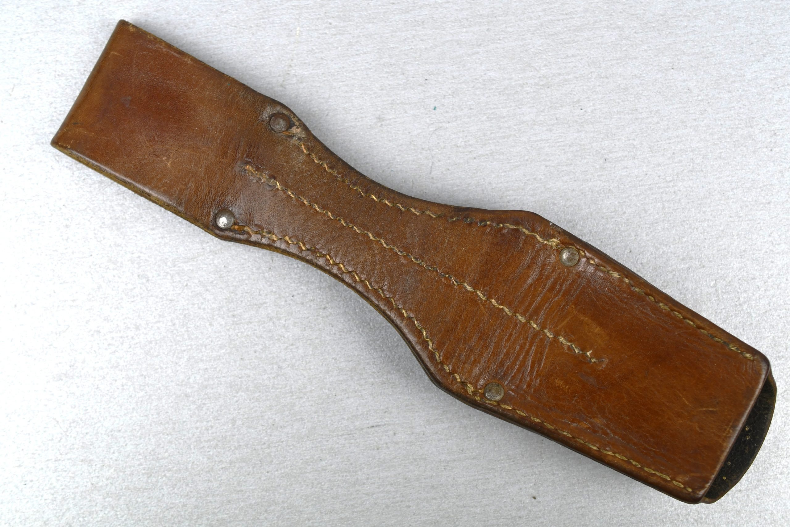 Wehrmacht brown leather K98 bayonet frog — image 2